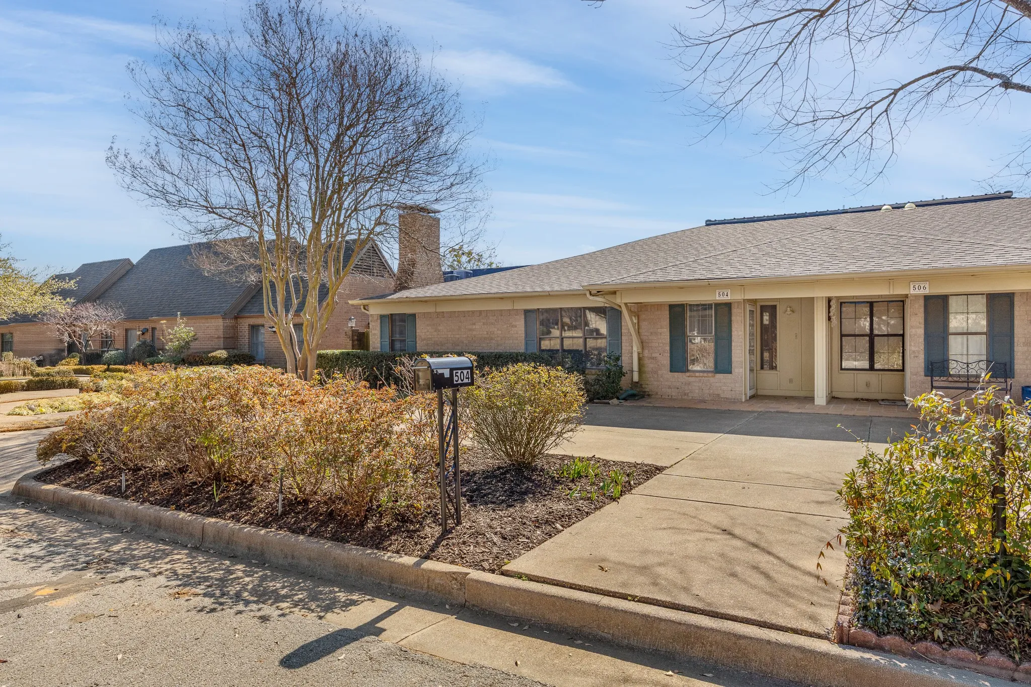 Single Family Residence For Sale in Smith County , 504 Woodland Hills Drive, Tyler, Texas 75701, 3 Bedroom, 2 Bathroom, 2 Garage spaces, 2,564 Sqft, built in 1979, mls#21394390, Real Estate Agent in Tyler, Homes For Sale in Smith county, Homes For Sale in Tyler, Realtor in Tyler Texas, Real Estate Brokerage Independent Realty Texas, Luminita Cordes Realtor