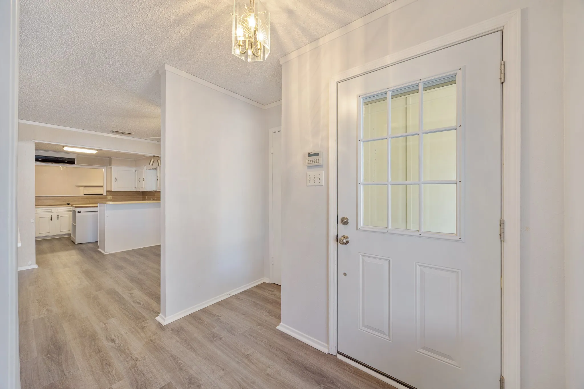 Single Family Residence For Sale in Smith County , 504 Woodland Hills Drive, Tyler, Texas 75701, 3 Bedroom, 2 Bathroom, 2 Garage spaces, 2,564 Sqft, built in 1979, mls#21394390, Real Estate Agent in Tyler, Homes For Sale in Smith county, Homes For Sale in Tyler, Realtor in Tyler Texas, Real Estate Brokerage Independent Realty Texas, Luminita Cordes Realtor