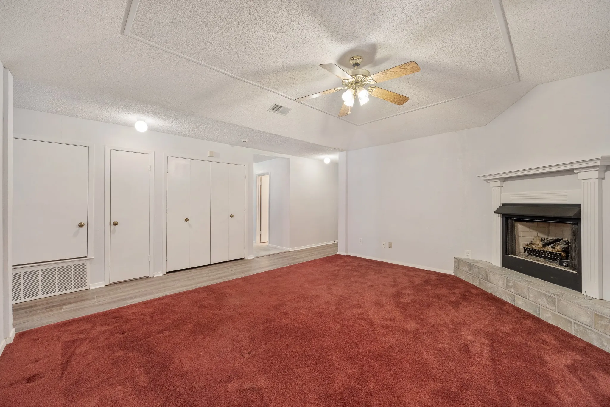 Single Family Residence For Sale in Smith County , 504 Woodland Hills Drive, Tyler, Texas 75701, 3 Bedroom, 2 Bathroom, 2 Garage spaces, 2,564 Sqft, built in 1979, mls#21394390, Real Estate Agent in Tyler, Homes For Sale in Smith county, Homes For Sale in Tyler, Realtor in Tyler Texas, Real Estate Brokerage Independent Realty Texas, Luminita Cordes Realtor