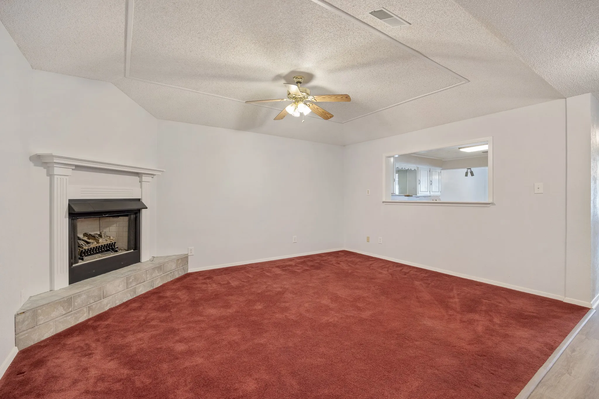 Single Family Residence For Sale in Smith County , 504 Woodland Hills Drive, Tyler, Texas 75701, 3 Bedroom, 2 Bathroom, 2 Garage spaces, 2,564 Sqft, built in 1979, mls#21394390, Real Estate Agent in Tyler, Homes For Sale in Smith county, Homes For Sale in Tyler, Realtor in Tyler Texas, Real Estate Brokerage Independent Realty Texas, Luminita Cordes Realtor