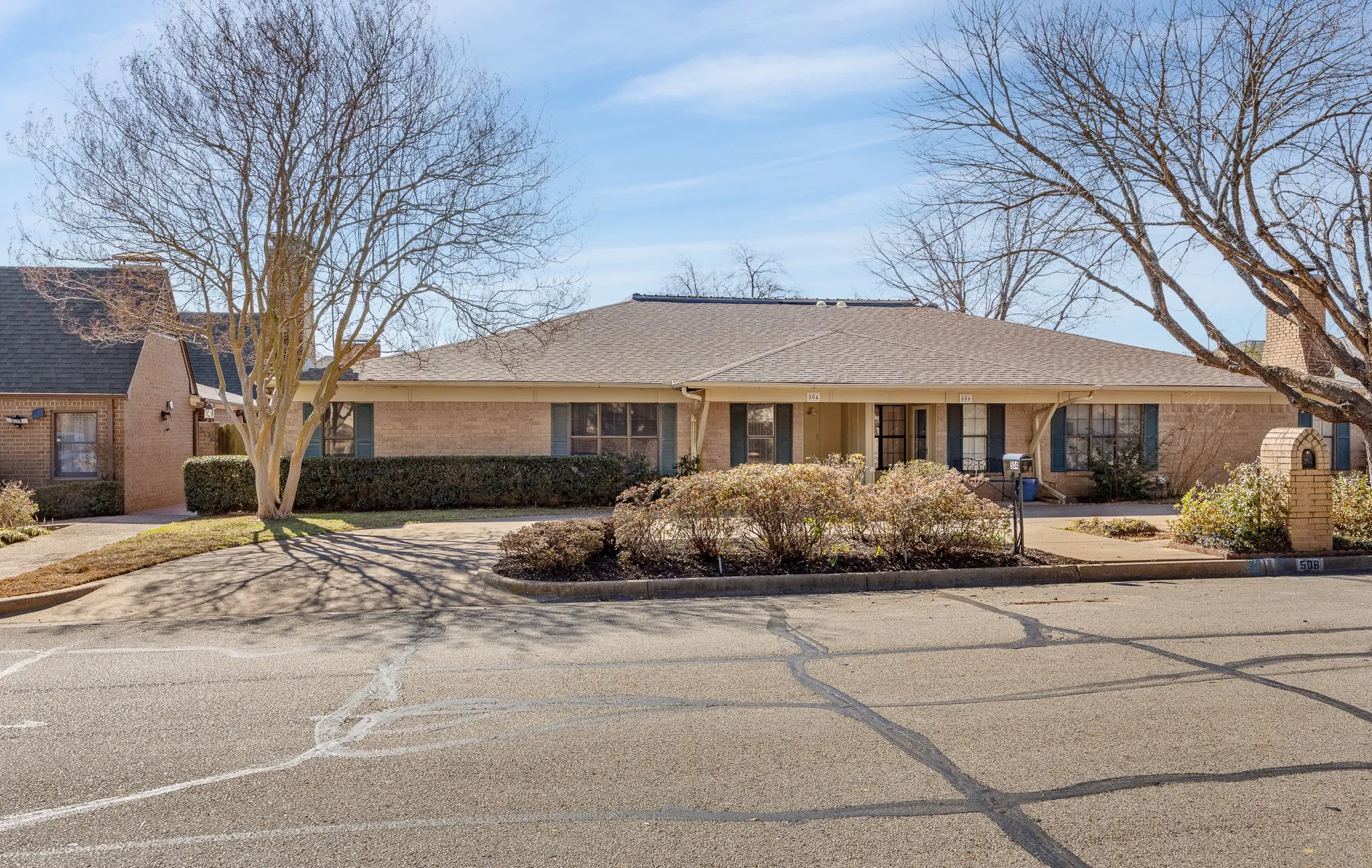 Single Family Residence For Sale in Smith County , 504 Woodland Hills Drive, Tyler, Texas 75701, 3 Bedroom, 2 Bathroom, 2 Garage spaces, 2,564 Sqft, built in 1979, mls#21394390, Real Estate Agent in Tyler, Homes For Sale in Smith county, Homes For Sale in Tyler, Realtor in Tyler Texas, Real Estate Brokerage Independent Realty Texas, Luminita Cordes Realtor