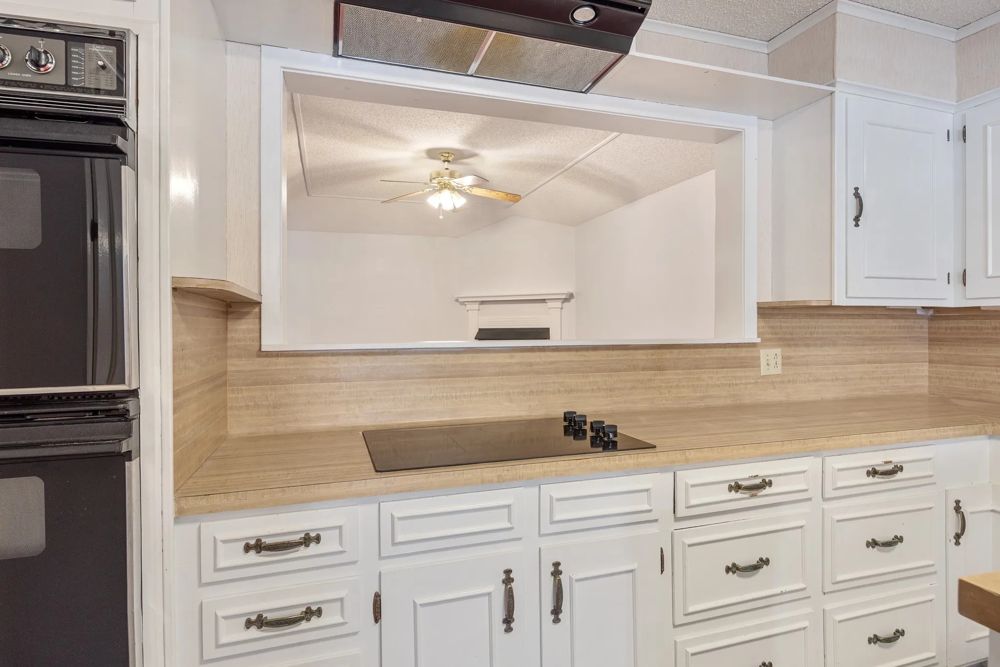 Single Family Residence For Sale in Smith County , 504 Woodland Hills Drive, Tyler, Texas 75701, 3 Bedroom, 2 Bathroom, 2 Garage spaces, 2,564 Sqft, built in 1979, mls#21394390, Real Estate Agent in Tyler, Homes For Sale in Smith county, Homes For Sale in Tyler, Realtor in Tyler Texas, Real Estate Brokerage Independent Realty Texas, Luminita Cordes Realtor