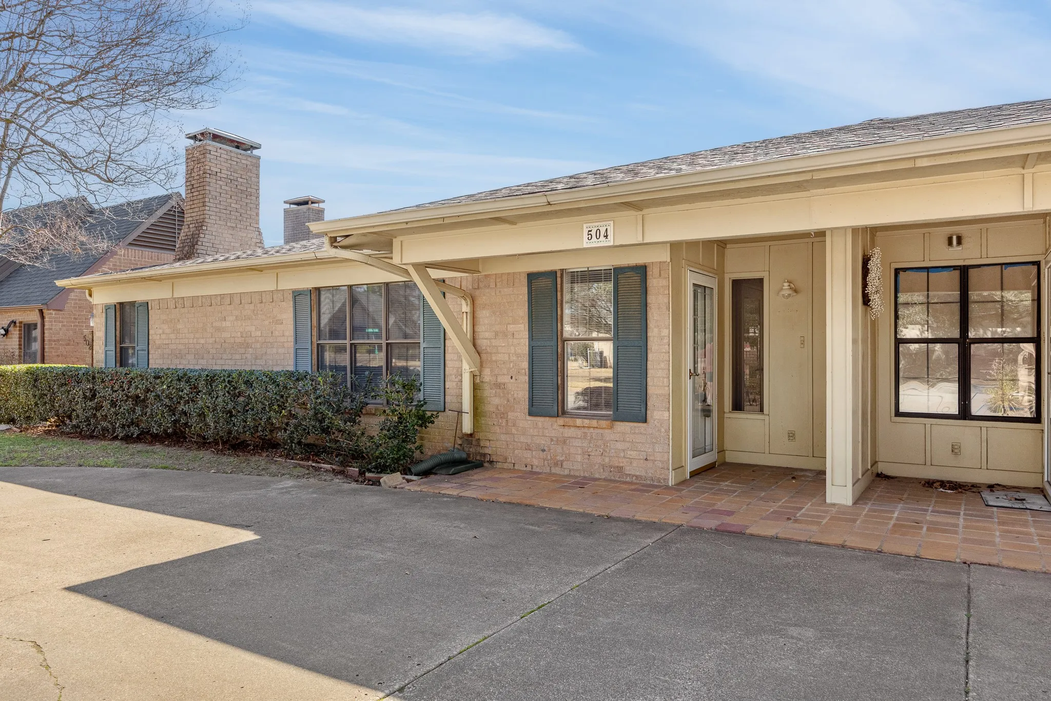Single Family Residence For Sale in Smith County , 504 Woodland Hills Drive, Tyler, Texas 75701, 3 Bedroom, 2 Bathroom, 2 Garage spaces, 2,564 Sqft, built in 1979, mls#21394390, Real Estate Agent in Tyler, Homes For Sale in Smith county, Homes For Sale in Tyler, Realtor in Tyler Texas, Real Estate Brokerage Independent Realty Texas, Luminita Cordes Realtor