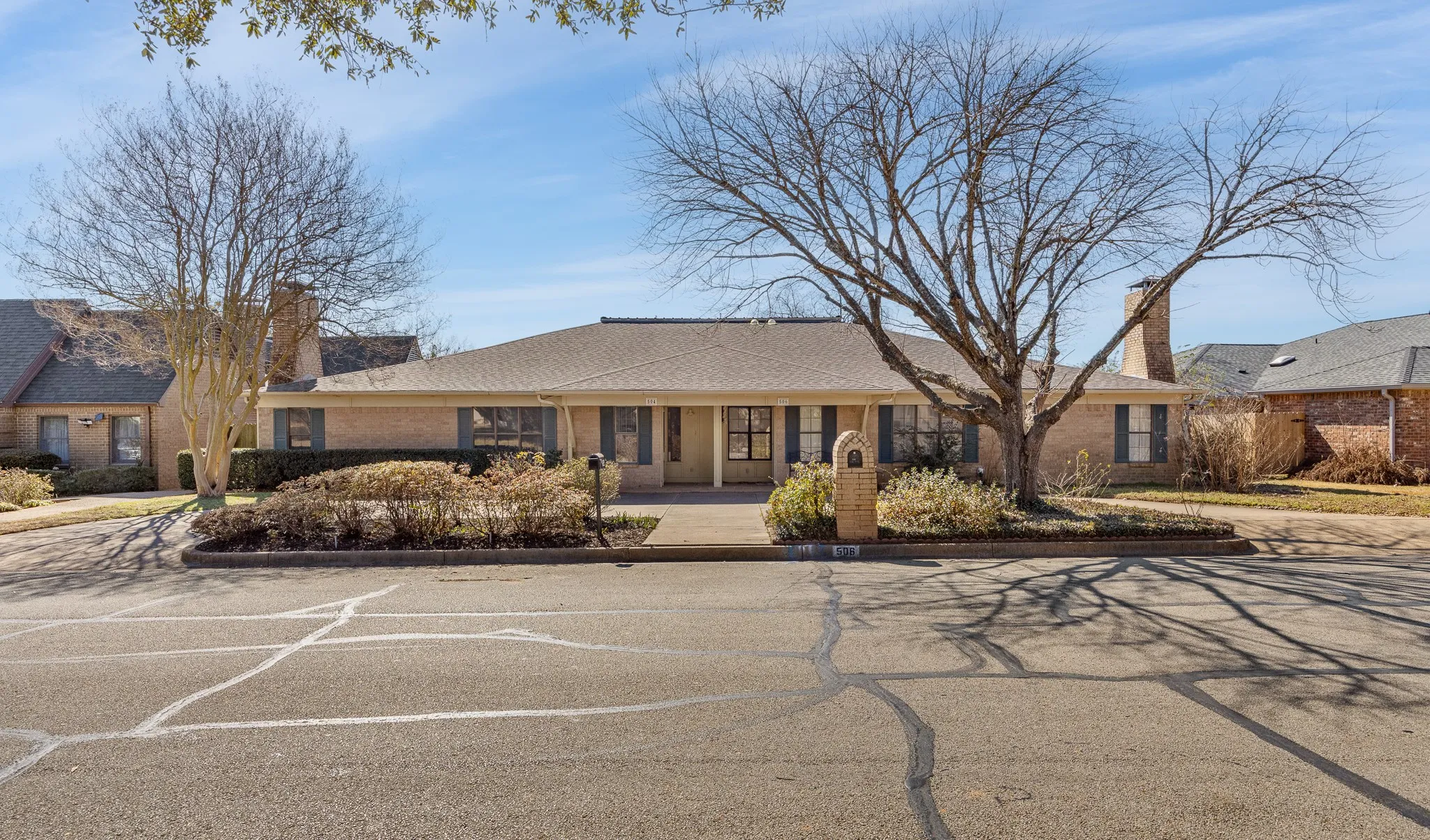 Single Family Residence For Sale in Smith County , 504 Woodland Hills Drive, Tyler, Texas 75701, 3 Bedroom, 2 Bathroom, 2 Garage spaces, 2,564 Sqft, built in 1979, mls#21394390, Real Estate Agent in Tyler, Homes For Sale in Smith county, Homes For Sale in Tyler, Realtor in Tyler Texas, Real Estate Brokerage Independent Realty Texas, Luminita Cordes Realtor