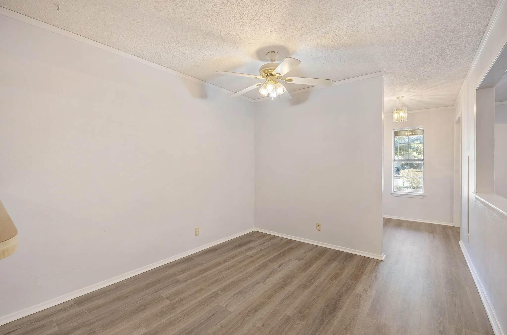 Single Family Residence For Sale in Smith County , 504 Woodland Hills Drive, Tyler, Texas 75701, 3 Bedroom, 2 Bathroom, 2 Garage spaces, 2,564 Sqft, built in 1979, mls#21394390, Real Estate Agent in Tyler, Homes For Sale in Smith county, Homes For Sale in Tyler, Realtor in Tyler Texas, Real Estate Brokerage Independent Realty Texas, Luminita Cordes Realtor