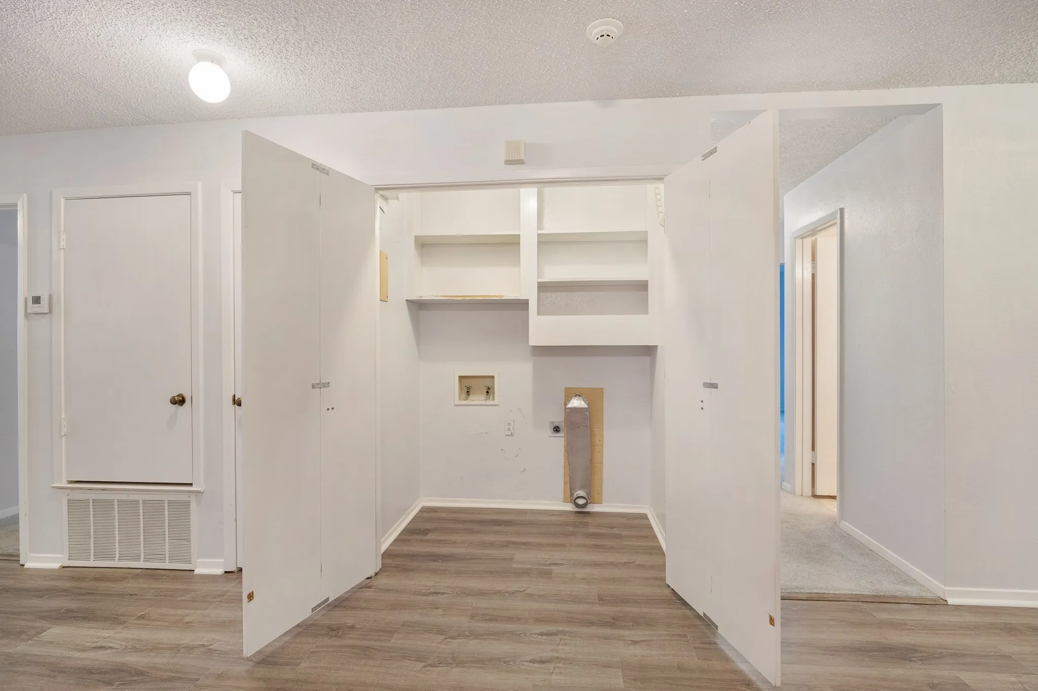Single Family Residence For Sale in Smith County , 504 Woodland Hills Drive, Tyler, Texas 75701, 3 Bedroom, 2 Bathroom, 2 Garage spaces, 2,564 Sqft, built in 1979, mls#21394390, Real Estate Agent in Tyler, Homes For Sale in Smith county, Homes For Sale in Tyler, Realtor in Tyler Texas, Real Estate Brokerage Independent Realty Texas, Luminita Cordes Realtor