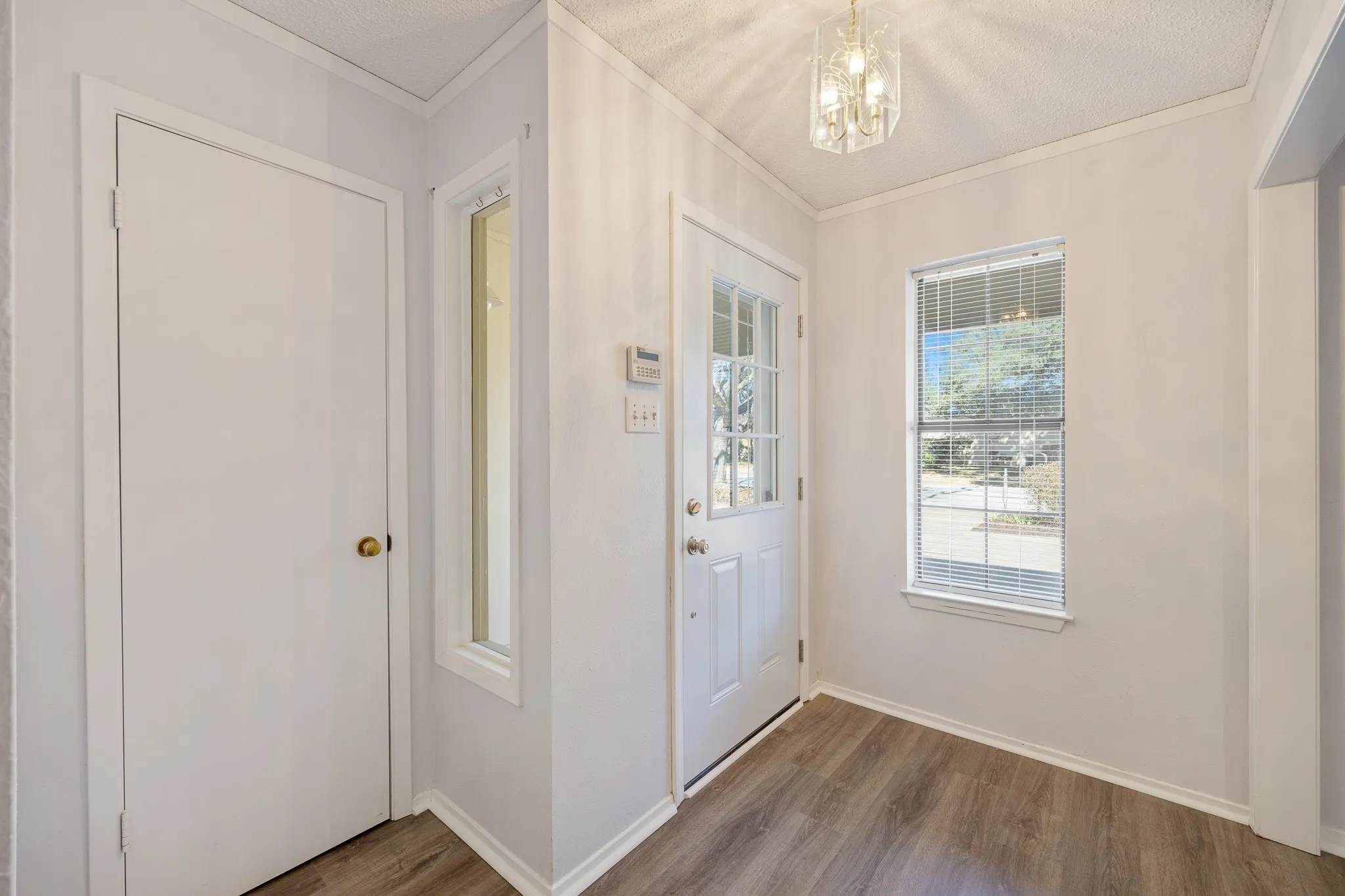 Single Family Residence For Sale in Smith County , 504 Woodland Hills Drive, Tyler, Texas 75701, 3 Bedroom, 2 Bathroom, 2 Garage spaces, 2,564 Sqft, built in 1979, mls#21394390, Real Estate Agent in Tyler, Homes For Sale in Smith county, Homes For Sale in Tyler, Realtor in Tyler Texas, Real Estate Brokerage Independent Realty Texas, Luminita Cordes Realtor
