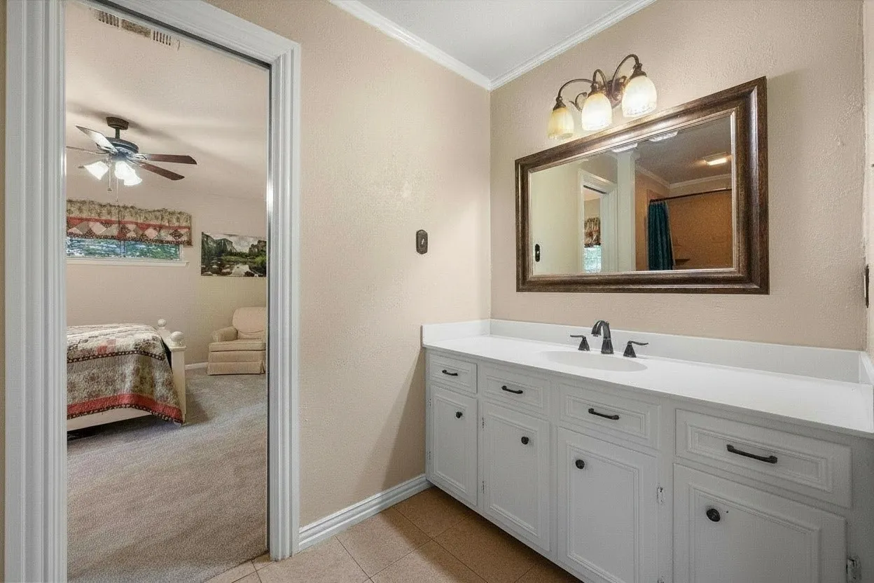 Single Family Residence For Sale in Navarro County , 929 Madison Square, Corsicana, Texas 75110, 3 Bedroom, 2 Bathroom, 3 Garage spaces, 1,983 Sqft, built in 1970, mls#21393900, Real Estate Agent in Corsicana, Homes For Sale in Navarro county, Homes For Sale in Corsicana, Realtor in Corsicana Texas, Real Estate Brokerage Independent Realty Texas, Luminita Cordes Realtor