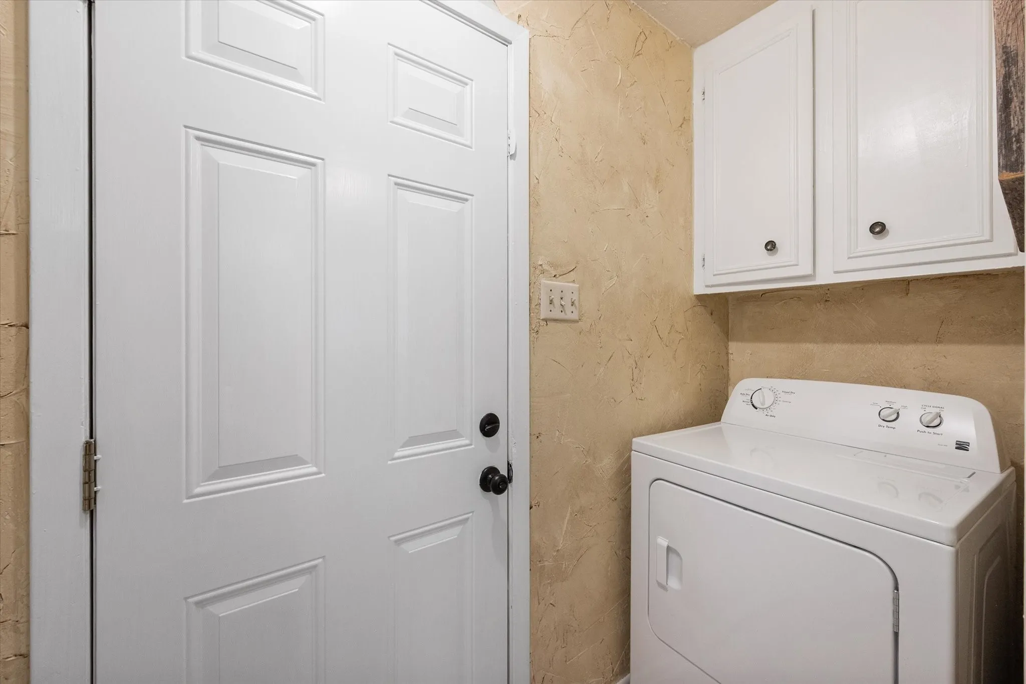 Single Family Residence For Sale in Navarro County , 929 Madison Square, Corsicana, Texas 75110, 3 Bedroom, 2 Bathroom, 3 Garage spaces, 1,983 Sqft, built in 1970, mls#21393900, Real Estate Agent in Corsicana, Homes For Sale in Navarro county, Homes For Sale in Corsicana, Realtor in Corsicana Texas, Real Estate Brokerage Independent Realty Texas, Luminita Cordes Realtor