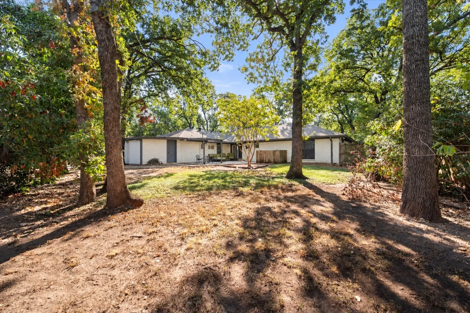 Single Family Residence For Sale in Navarro County , 929 Madison Square, Corsicana, Texas 75110, 3 Bedroom, 2 Bathroom, 3 Garage spaces, 1,983 Sqft, built in 1970, mls#21393900, Real Estate Agent in Corsicana, Homes For Sale in Navarro county, Homes For Sale in Corsicana, Realtor in Corsicana Texas, Real Estate Brokerage Independent Realty Texas, Luminita Cordes Realtor
