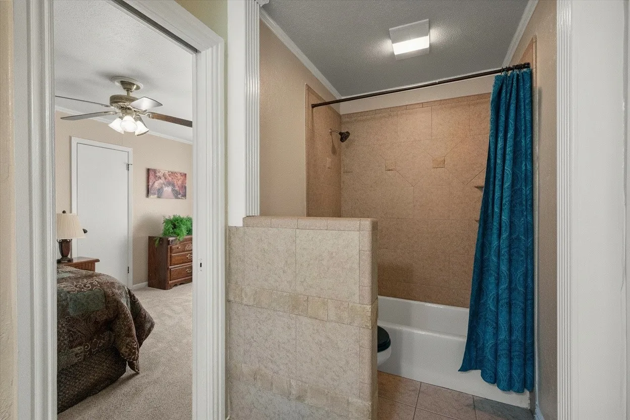 Single Family Residence For Sale in Navarro County , 929 Madison Square, Corsicana, Texas 75110, 3 Bedroom, 2 Bathroom, 3 Garage spaces, 1,983 Sqft, built in 1970, mls#21393900, Real Estate Agent in Corsicana, Homes For Sale in Navarro county, Homes For Sale in Corsicana, Realtor in Corsicana Texas, Real Estate Brokerage Independent Realty Texas, Luminita Cordes Realtor