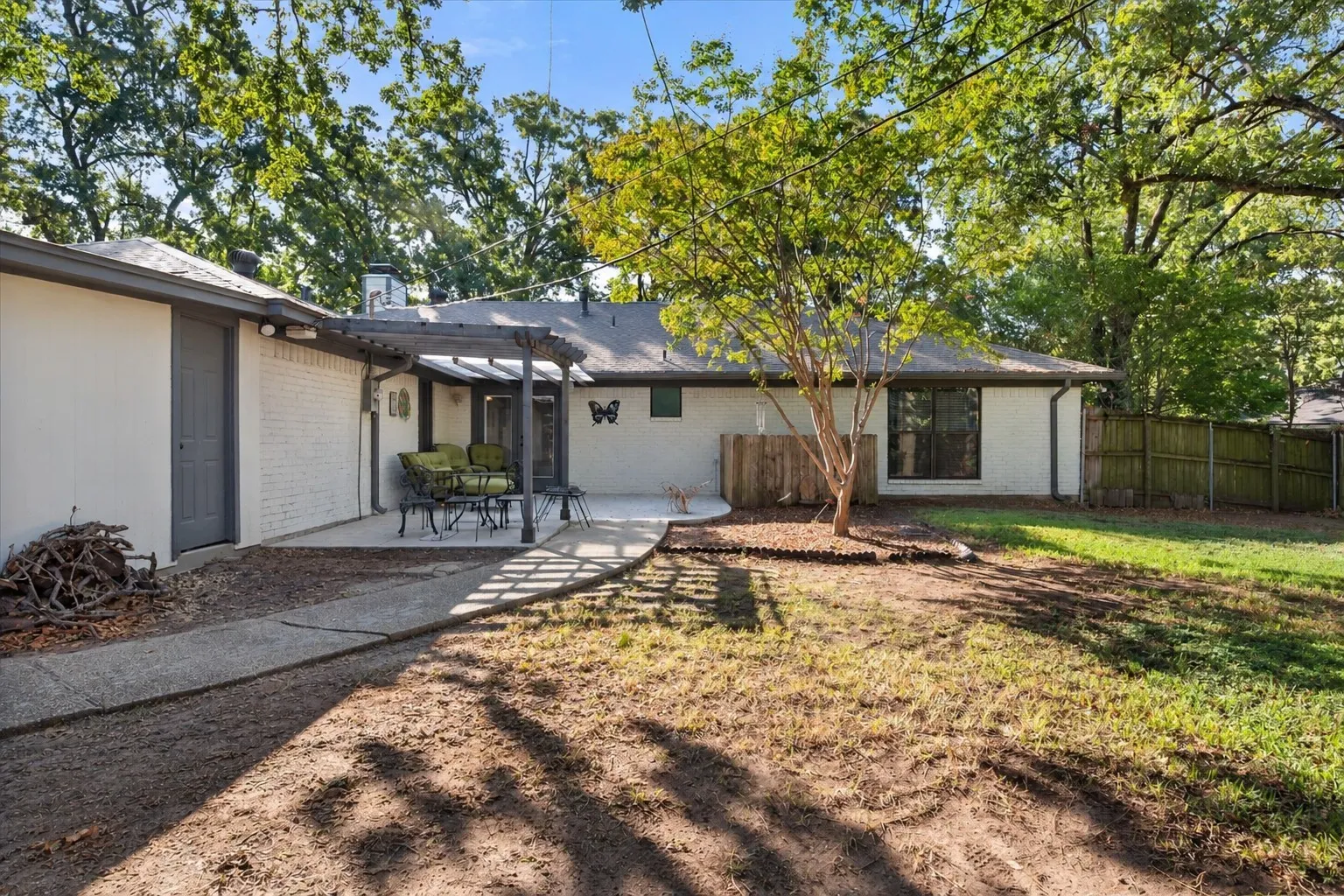 Single Family Residence For Sale in Navarro County , 929 Madison Square, Corsicana, Texas 75110, 3 Bedroom, 2 Bathroom, 3 Garage spaces, 1,983 Sqft, built in 1970, mls#21393900, Real Estate Agent in Corsicana, Homes For Sale in Navarro county, Homes For Sale in Corsicana, Realtor in Corsicana Texas, Real Estate Brokerage Independent Realty Texas, Luminita Cordes Realtor