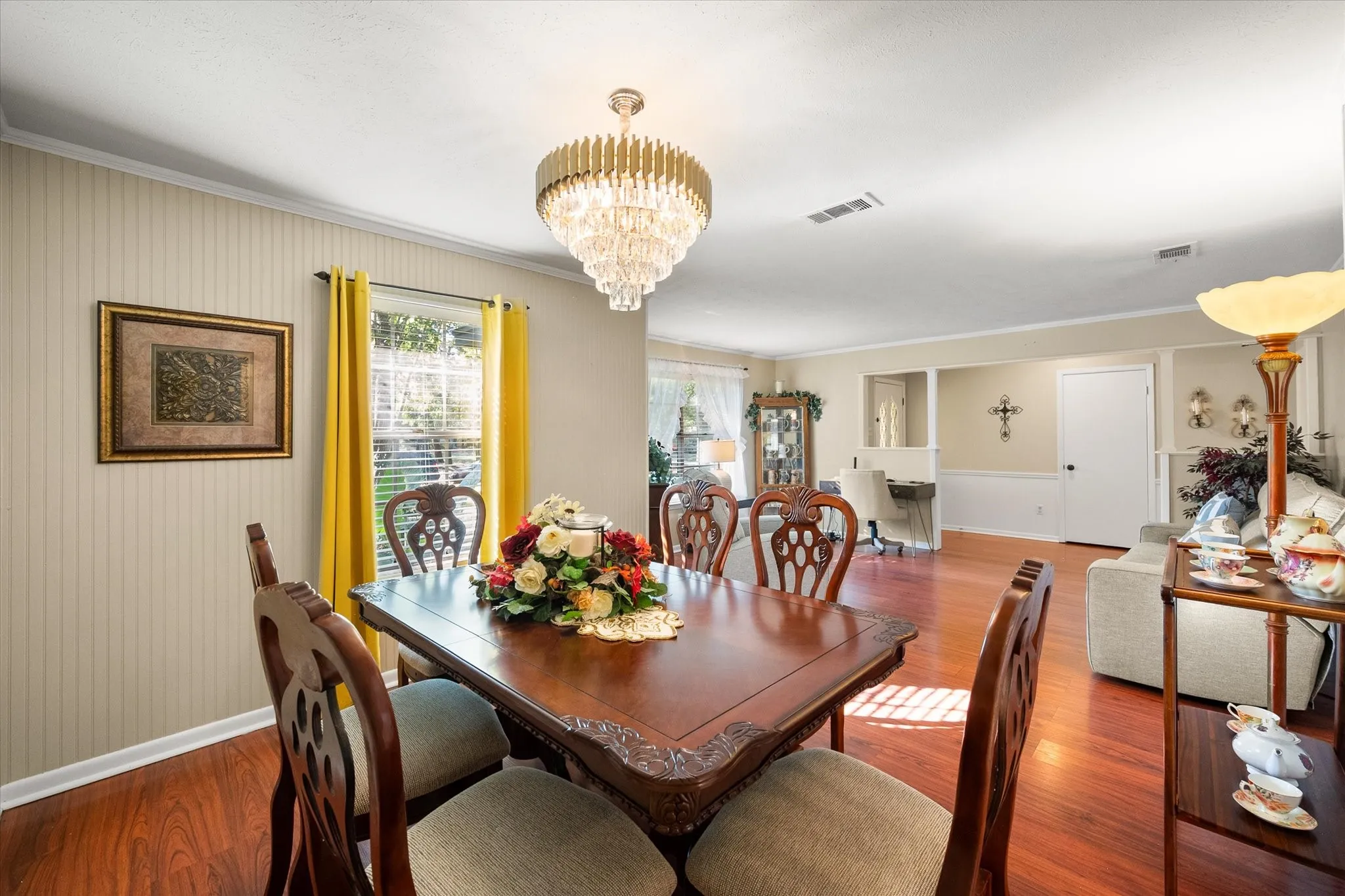 Single Family Residence For Sale in Navarro County , 929 Madison Square, Corsicana, Texas 75110, 3 Bedroom, 2 Bathroom, 3 Garage spaces, 1,983 Sqft, built in 1970, mls#21393900, Real Estate Agent in Corsicana, Homes For Sale in Navarro county, Homes For Sale in Corsicana, Realtor in Corsicana Texas, Real Estate Brokerage Independent Realty Texas, Luminita Cordes Realtor