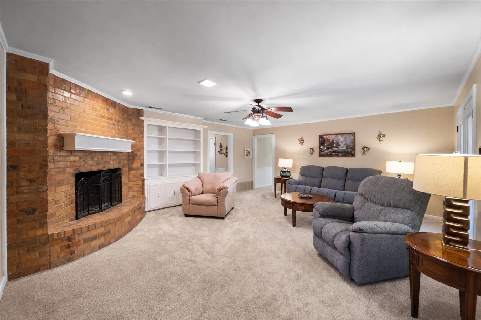 Single Family Residence For Sale in Navarro County , 929 Madison Square, Corsicana, Texas 75110, 3 Bedroom, 2 Bathroom, 3 Garage spaces, 1,983 Sqft, built in 1970, mls#21393900, Real Estate Agent in Corsicana, Homes For Sale in Navarro county, Homes For Sale in Corsicana, Realtor in Corsicana Texas, Real Estate Brokerage Independent Realty Texas, Luminita Cordes Realtor