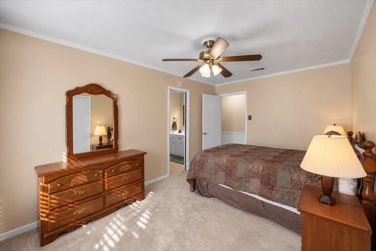 Single Family Residence For Sale in Navarro County , 929 Madison Square, Corsicana, Texas 75110, 3 Bedroom, 2 Bathroom, 3 Garage spaces, 1,983 Sqft, built in 1970, mls#21393900, Real Estate Agent in Corsicana, Homes For Sale in Navarro county, Homes For Sale in Corsicana, Realtor in Corsicana Texas, Real Estate Brokerage Independent Realty Texas, Luminita Cordes Realtor