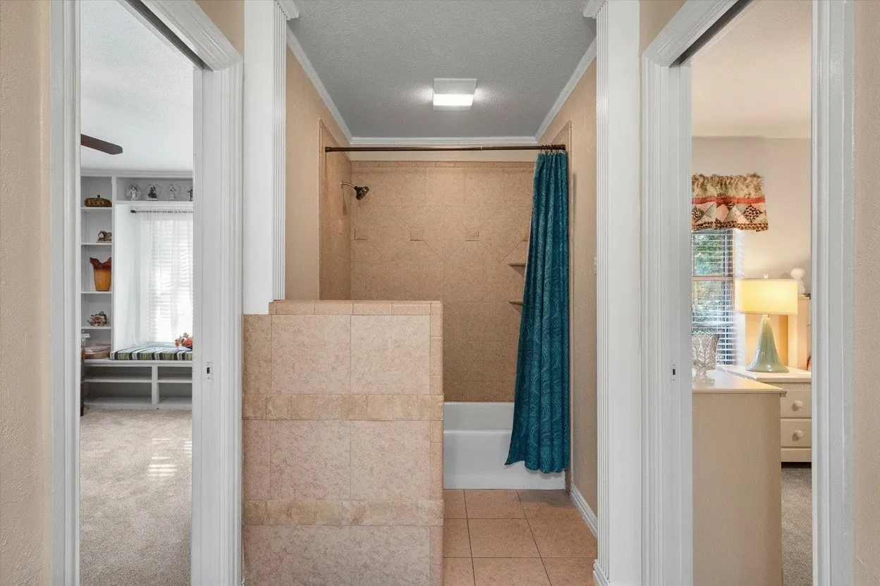 Single Family Residence For Sale in Navarro County , 929 Madison Square, Corsicana, Texas 75110, 3 Bedroom, 2 Bathroom, 3 Garage spaces, 1,983 Sqft, built in 1970, mls#21393900, Real Estate Agent in Corsicana, Homes For Sale in Navarro county, Homes For Sale in Corsicana, Realtor in Corsicana Texas, Real Estate Brokerage Independent Realty Texas, Luminita Cordes Realtor