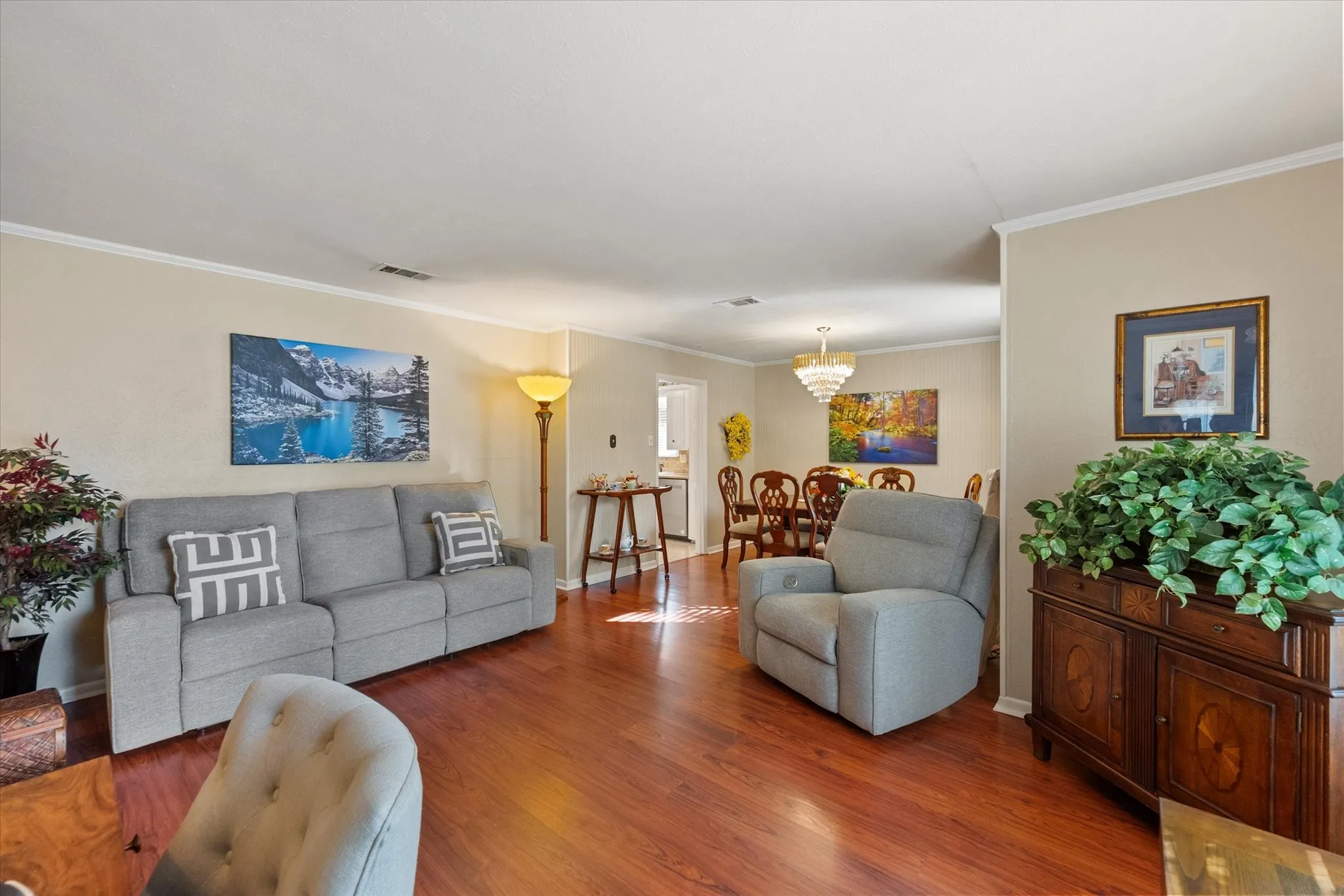 Single Family Residence For Sale in Navarro County , 929 Madison Square, Corsicana, Texas 75110, 3 Bedroom, 2 Bathroom, 3 Garage spaces, 1,983 Sqft, built in 1970, mls#21393900, Real Estate Agent in Corsicana, Homes For Sale in Navarro county, Homes For Sale in Corsicana, Realtor in Corsicana Texas, Real Estate Brokerage Independent Realty Texas, Luminita Cordes Realtor