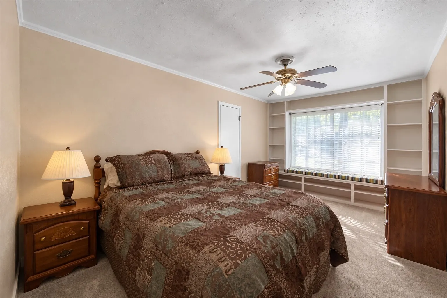 Single Family Residence For Sale in Navarro County , 929 Madison Square, Corsicana, Texas 75110, 3 Bedroom, 2 Bathroom, 3 Garage spaces, 1,983 Sqft, built in 1970, mls#21393900, Real Estate Agent in Corsicana, Homes For Sale in Navarro county, Homes For Sale in Corsicana, Realtor in Corsicana Texas, Real Estate Brokerage Independent Realty Texas, Luminita Cordes Realtor