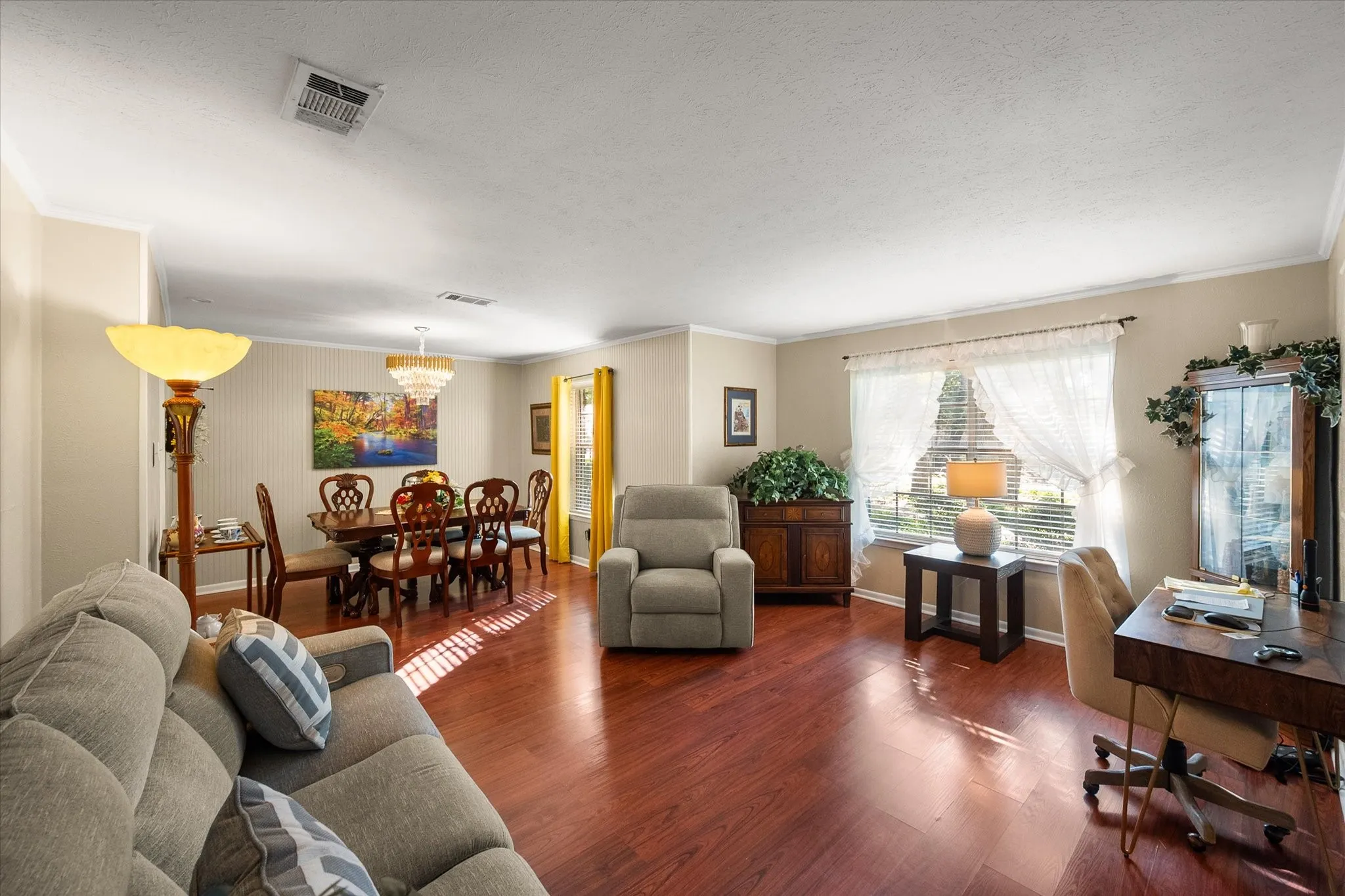 Single Family Residence For Sale in Navarro County , 929 Madison Square, Corsicana, Texas 75110, 3 Bedroom, 2 Bathroom, 3 Garage spaces, 1,983 Sqft, built in 1970, mls#21393900, Real Estate Agent in Corsicana, Homes For Sale in Navarro county, Homes For Sale in Corsicana, Realtor in Corsicana Texas, Real Estate Brokerage Independent Realty Texas, Luminita Cordes Realtor