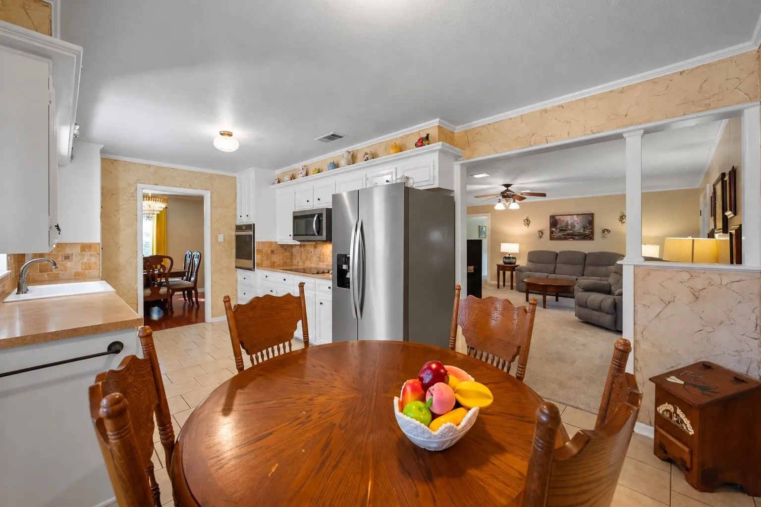 Single Family Residence For Sale in Navarro County , 929 Madison Square, Corsicana, Texas 75110, 3 Bedroom, 2 Bathroom, 3 Garage spaces, 1,983 Sqft, built in 1970, mls#21393900, Real Estate Agent in Corsicana, Homes For Sale in Navarro county, Homes For Sale in Corsicana, Realtor in Corsicana Texas, Real Estate Brokerage Independent Realty Texas, Luminita Cordes Realtor