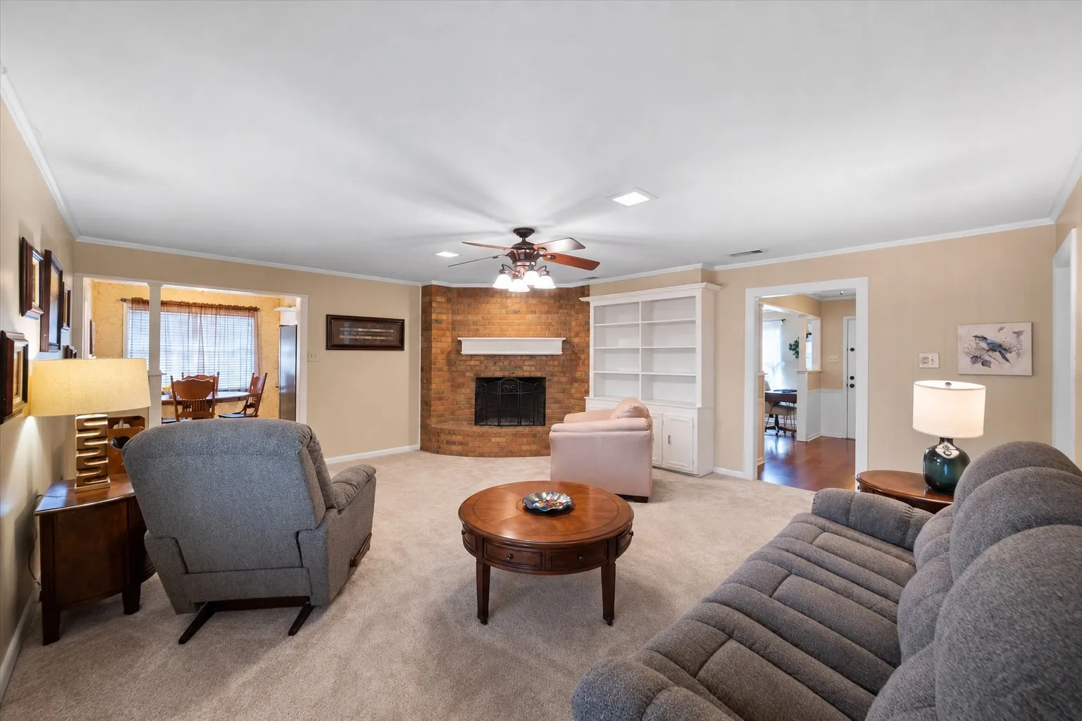 Single Family Residence For Sale in Navarro County , 929 Madison Square, Corsicana, Texas 75110, 3 Bedroom, 2 Bathroom, 3 Garage spaces, 1,983 Sqft, built in 1970, mls#21393900, Real Estate Agent in Corsicana, Homes For Sale in Navarro county, Homes For Sale in Corsicana, Realtor in Corsicana Texas, Real Estate Brokerage Independent Realty Texas, Luminita Cordes Realtor