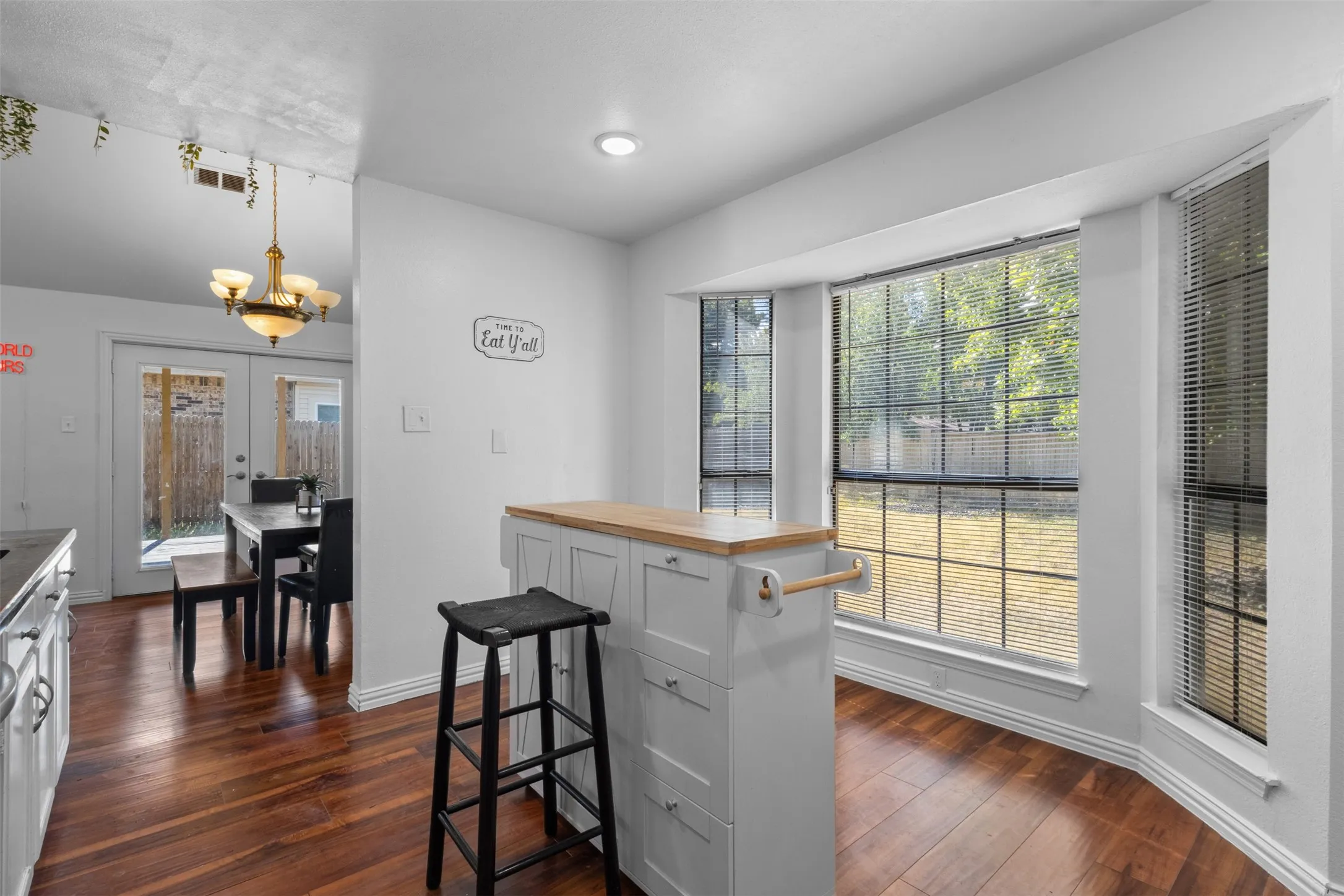 Single Family Residence For Sale in Dallas County , 7809 Clairmont, Rowlett, Texas 75089, 3 Bedroom, 2 Bathroom, 2 Garage spaces, 1,693 Sqft, built in 1986, mls#21394427, Real Estate Agent in Rowlett, Homes For Sale in Dallas county, Homes For Sale in Rowlett, Realtor in Rowlett Texas, Real Estate Brokerage Independent Realty Texas, Luminita Cordes Realtor
