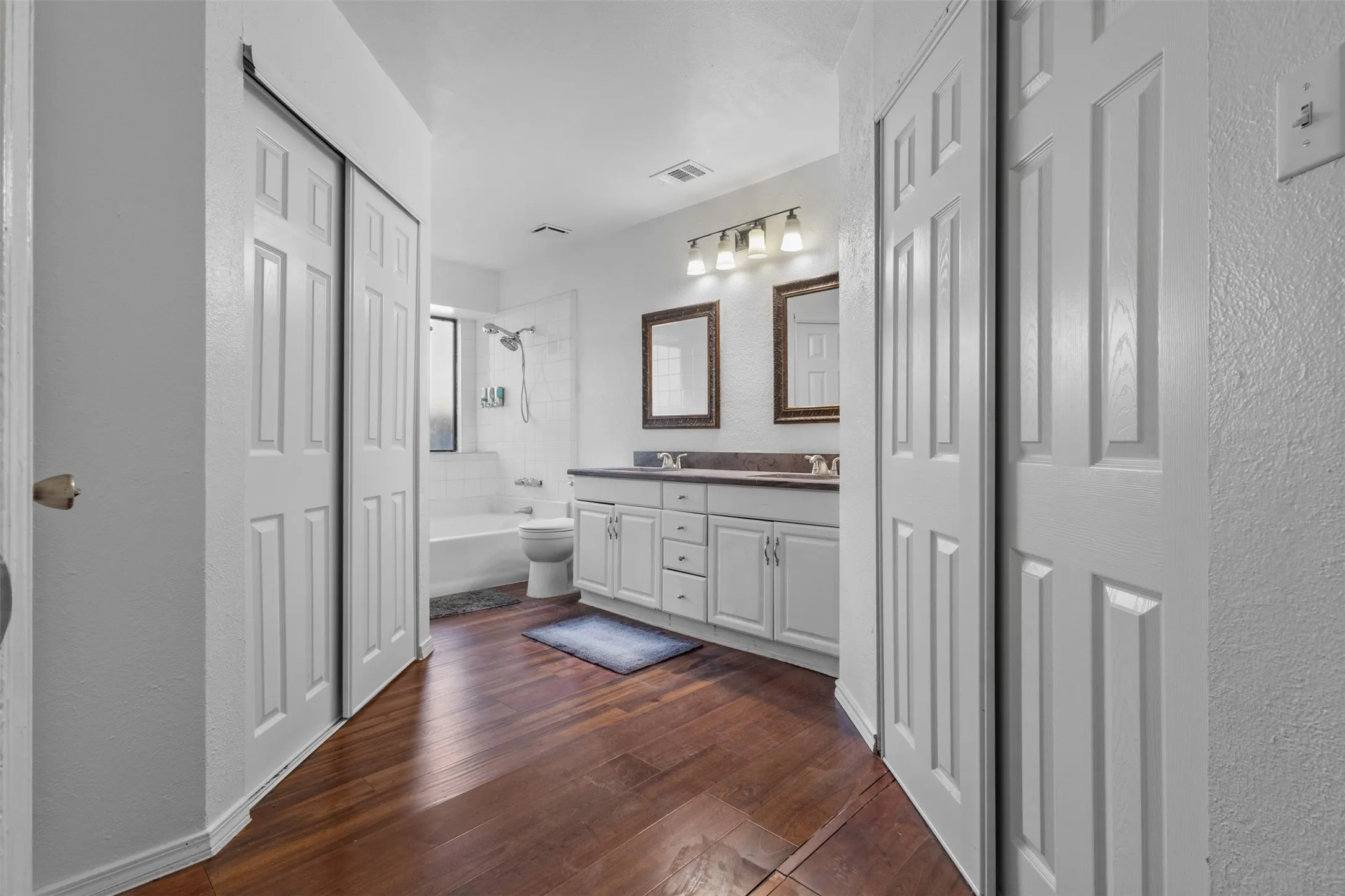Single Family Residence For Sale in Dallas County , 7809 Clairmont, Rowlett, Texas 75089, 3 Bedroom, 2 Bathroom, 2 Garage spaces, 1,693 Sqft, built in 1986, mls#21394427, Real Estate Agent in Rowlett, Homes For Sale in Dallas county, Homes For Sale in Rowlett, Realtor in Rowlett Texas, Real Estate Brokerage Independent Realty Texas, Luminita Cordes Realtor