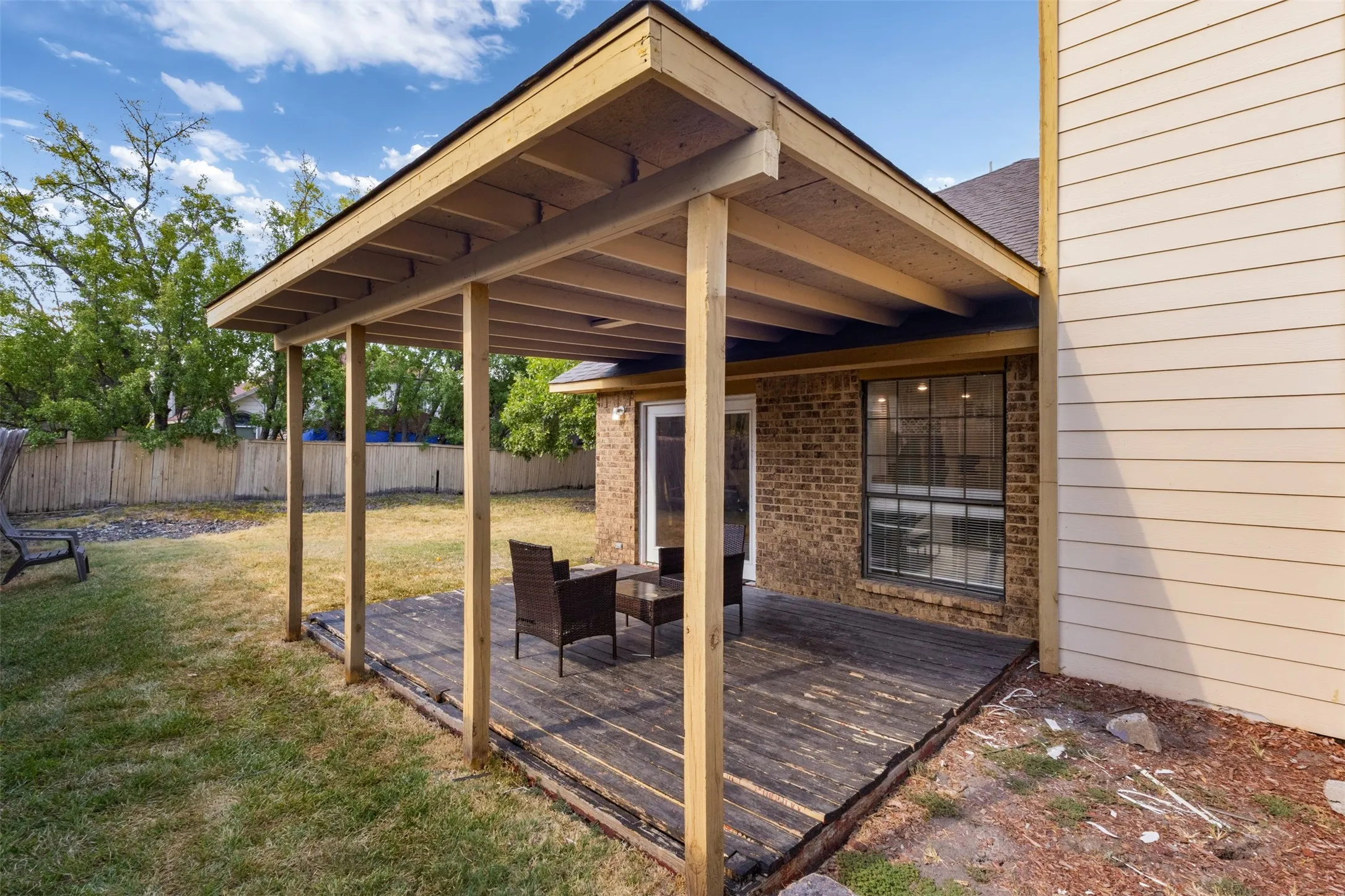 Single Family Residence For Sale in Dallas County , 7809 Clairmont, Rowlett, Texas 75089, 3 Bedroom, 2 Bathroom, 2 Garage spaces, 1,693 Sqft, built in 1986, mls#21394427, Real Estate Agent in Rowlett, Homes For Sale in Dallas county, Homes For Sale in Rowlett, Realtor in Rowlett Texas, Real Estate Brokerage Independent Realty Texas, Luminita Cordes Realtor