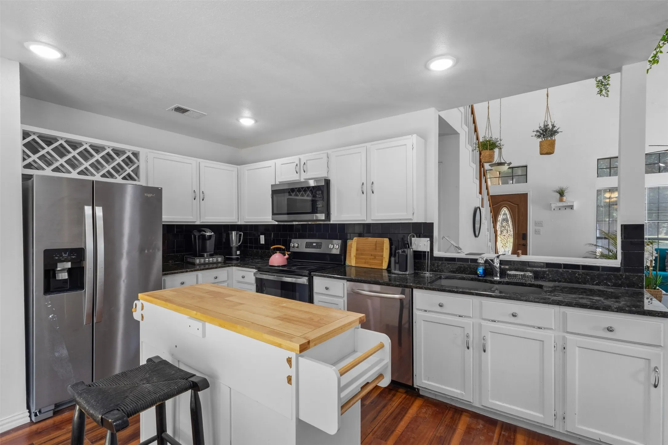 Single Family Residence For Sale in Dallas County , 7809 Clairmont, Rowlett, Texas 75089, 3 Bedroom, 2 Bathroom, 2 Garage spaces, 1,693 Sqft, built in 1986, mls#21394427, Real Estate Agent in Rowlett, Homes For Sale in Dallas county, Homes For Sale in Rowlett, Realtor in Rowlett Texas, Real Estate Brokerage Independent Realty Texas, Luminita Cordes Realtor