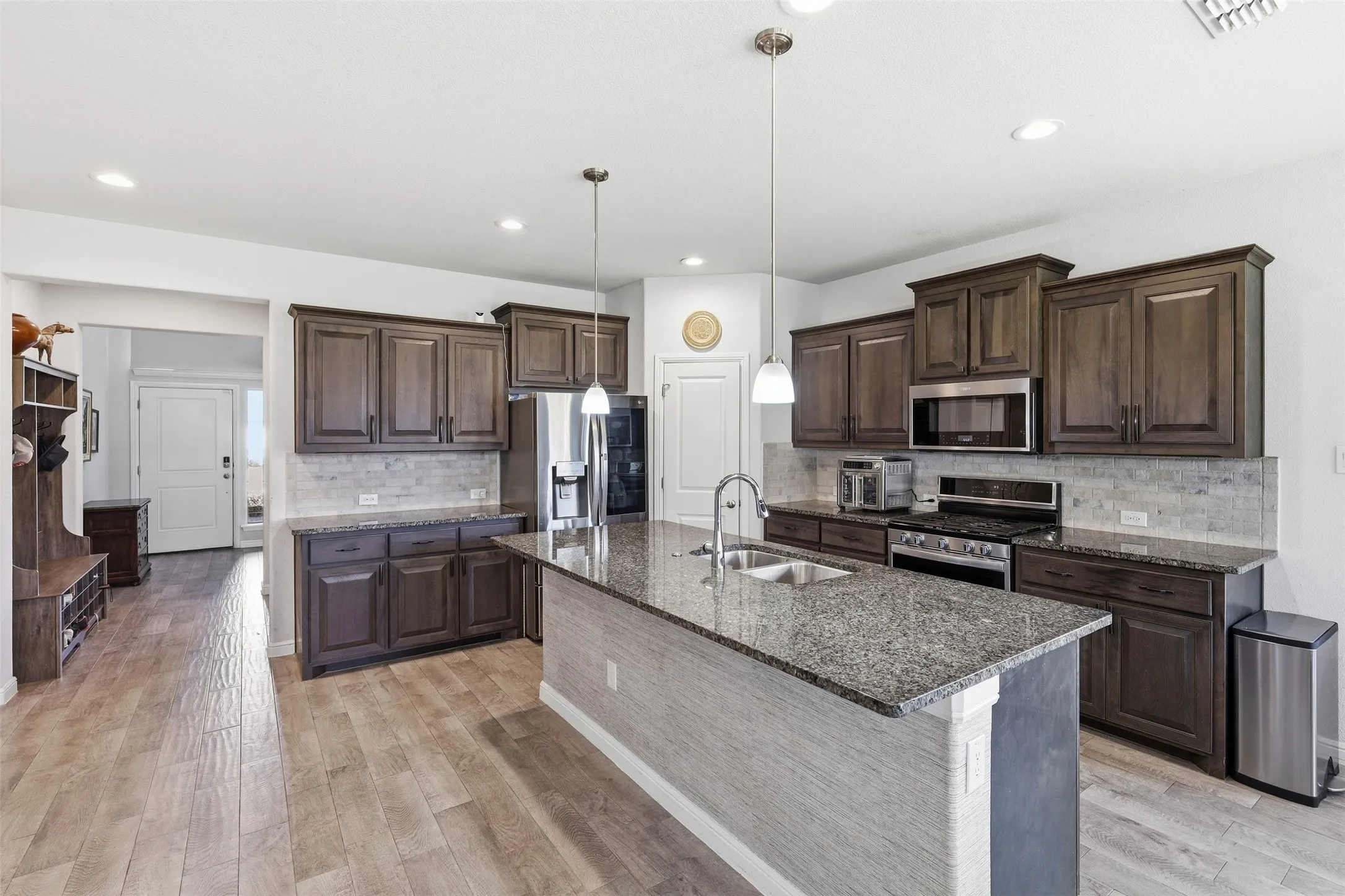 Single Family Residence For Sale in Johnson County , 1101 Burlingame Drive, Cleburne, Texas 76033, 4 Bedroom, 4 Bathroom, 2 Garage spaces, 3,016 Sqft, built in 2020, mls#21394318, Real Estate Agent in Cleburne, Homes For Sale in Johnson county, Homes For Sale in Cleburne, Realtor in Cleburne Texas, Real Estate Brokerage Independent Realty Texas, Luminita Cordes Realtor