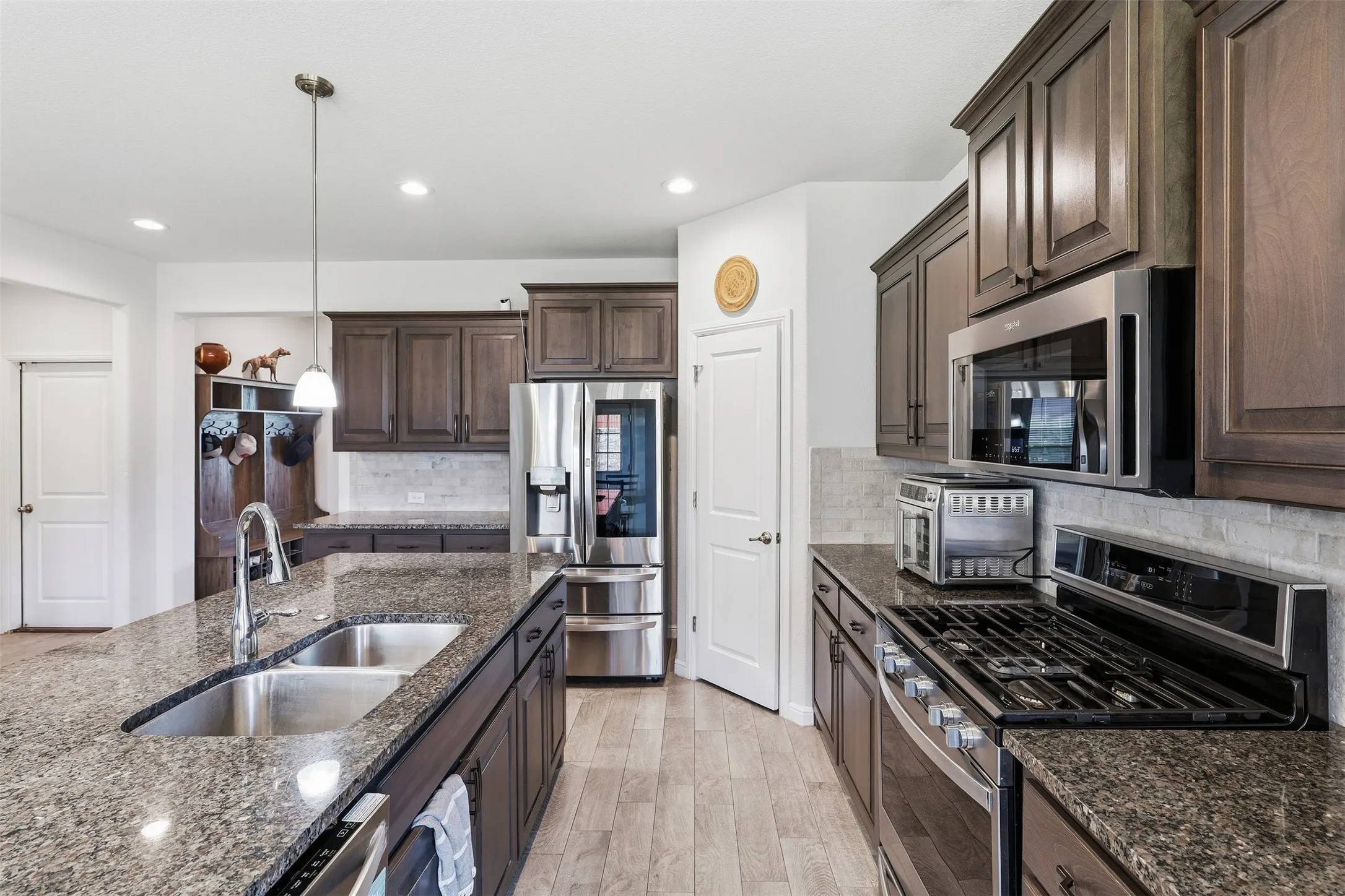 Single Family Residence For Sale in Johnson County , 1101 Burlingame Drive, Cleburne, Texas 76033, 4 Bedroom, 4 Bathroom, 2 Garage spaces, 3,016 Sqft, built in 2020, mls#21394318, Real Estate Agent in Cleburne, Homes For Sale in Johnson county, Homes For Sale in Cleburne, Realtor in Cleburne Texas, Real Estate Brokerage Independent Realty Texas, Luminita Cordes Realtor