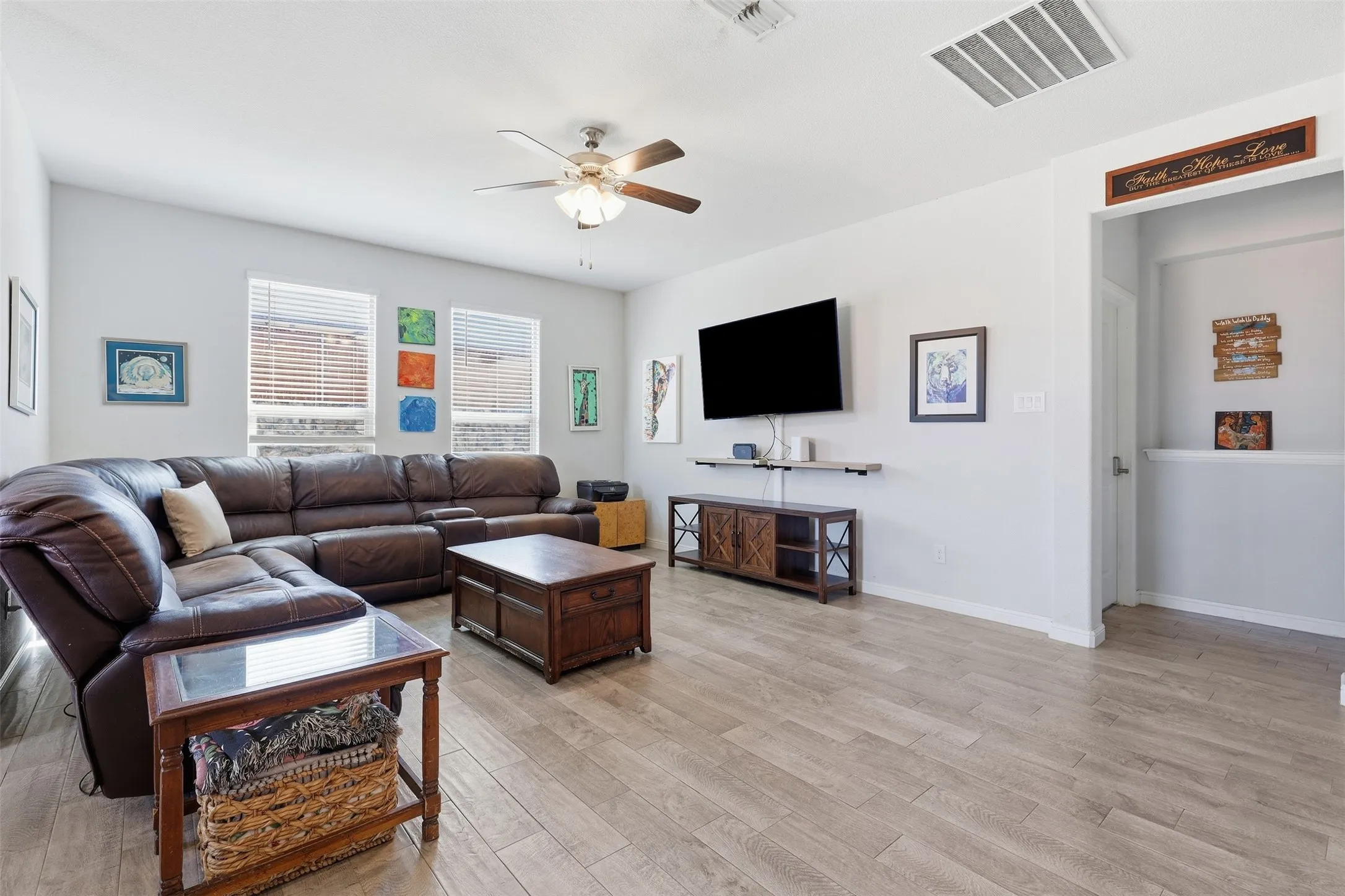 Single Family Residence For Sale in Johnson County , 1101 Burlingame Drive, Cleburne, Texas 76033, 4 Bedroom, 4 Bathroom, 2 Garage spaces, 3,016 Sqft, built in 2020, mls#21394318, Real Estate Agent in Cleburne, Homes For Sale in Johnson county, Homes For Sale in Cleburne, Realtor in Cleburne Texas, Real Estate Brokerage Independent Realty Texas, Luminita Cordes Realtor