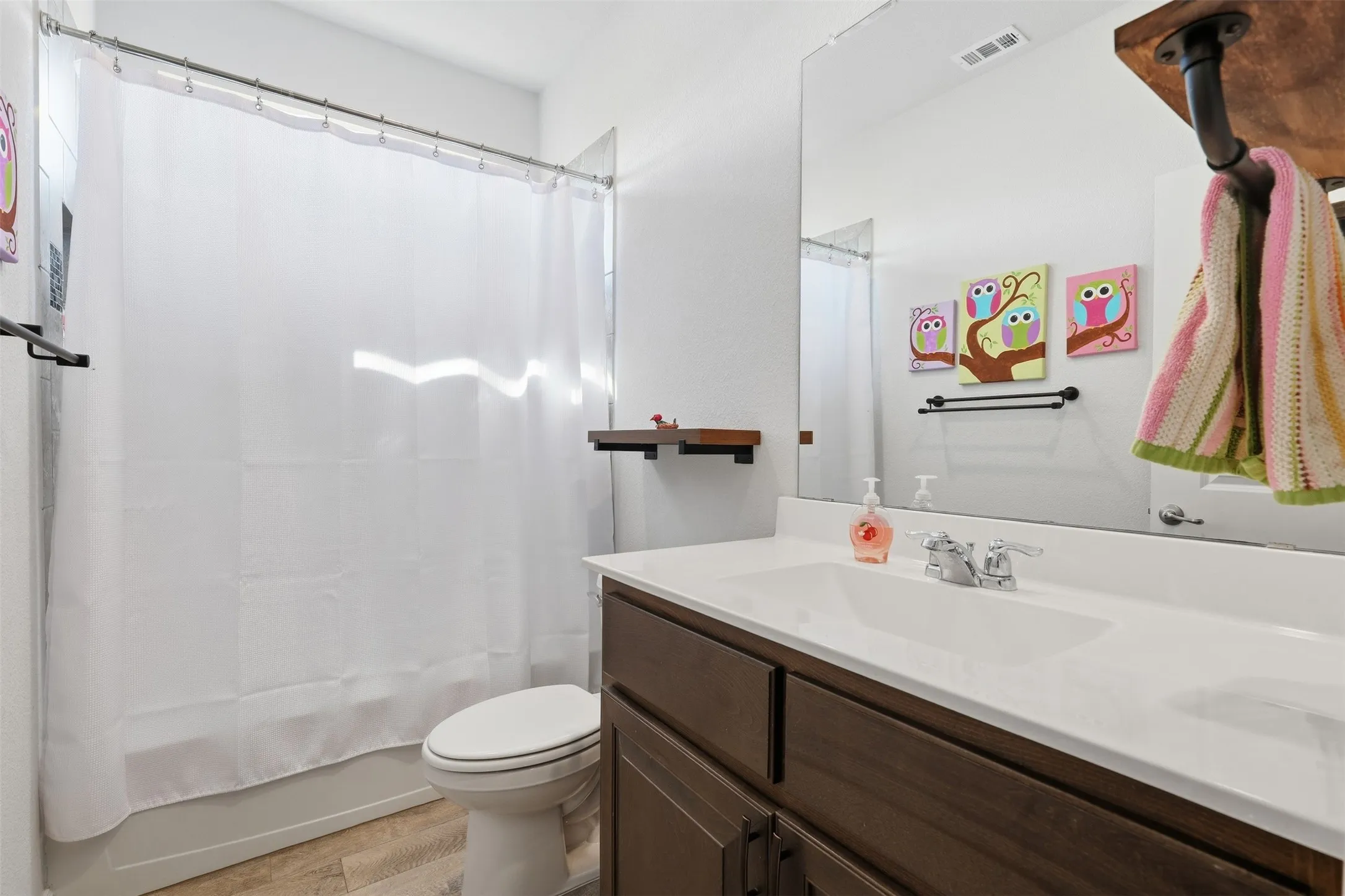 Single Family Residence For Sale in Johnson County , 1101 Burlingame Drive, Cleburne, Texas 76033, 4 Bedroom, 4 Bathroom, 2 Garage spaces, 3,016 Sqft, built in 2020, mls#21394318, Real Estate Agent in Cleburne, Homes For Sale in Johnson county, Homes For Sale in Cleburne, Realtor in Cleburne Texas, Real Estate Brokerage Independent Realty Texas, Luminita Cordes Realtor