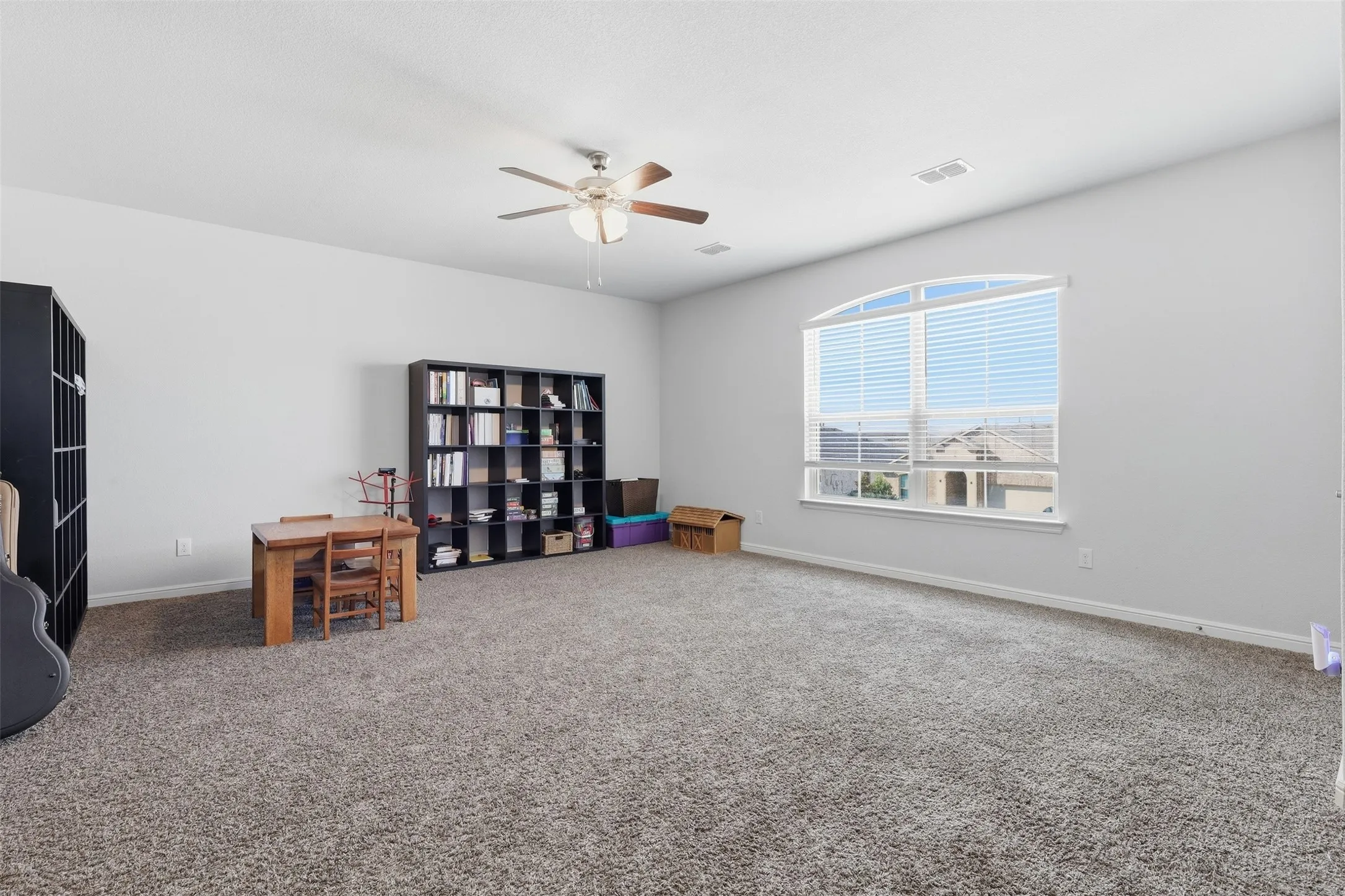 Single Family Residence For Sale in Johnson County , 1101 Burlingame Drive, Cleburne, Texas 76033, 4 Bedroom, 4 Bathroom, 2 Garage spaces, 3,016 Sqft, built in 2020, mls#21394318, Real Estate Agent in Cleburne, Homes For Sale in Johnson county, Homes For Sale in Cleburne, Realtor in Cleburne Texas, Real Estate Brokerage Independent Realty Texas, Luminita Cordes Realtor