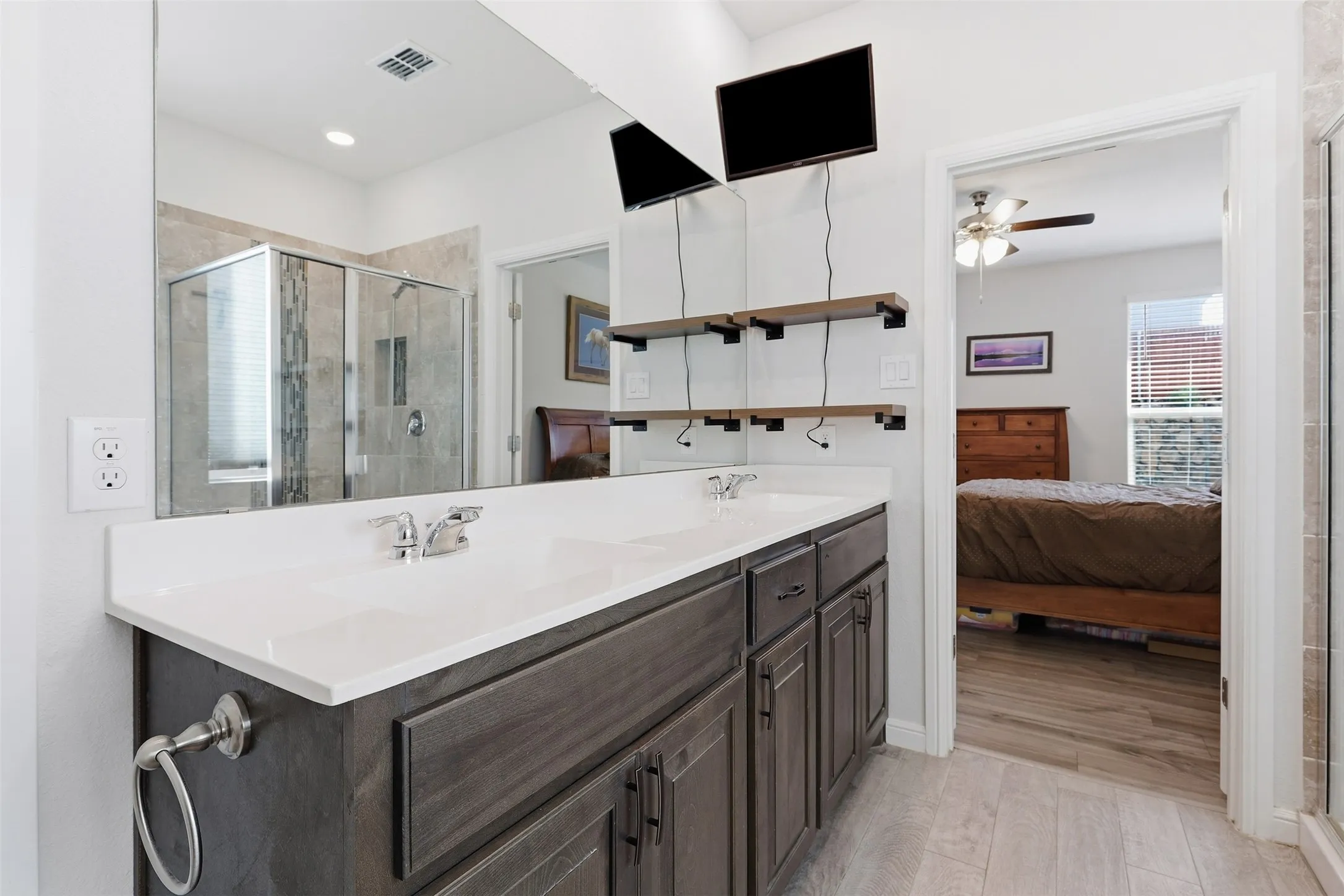Single Family Residence For Sale in Johnson County , 1101 Burlingame Drive, Cleburne, Texas 76033, 4 Bedroom, 4 Bathroom, 2 Garage spaces, 3,016 Sqft, built in 2020, mls#21394318, Real Estate Agent in Cleburne, Homes For Sale in Johnson county, Homes For Sale in Cleburne, Realtor in Cleburne Texas, Real Estate Brokerage Independent Realty Texas, Luminita Cordes Realtor