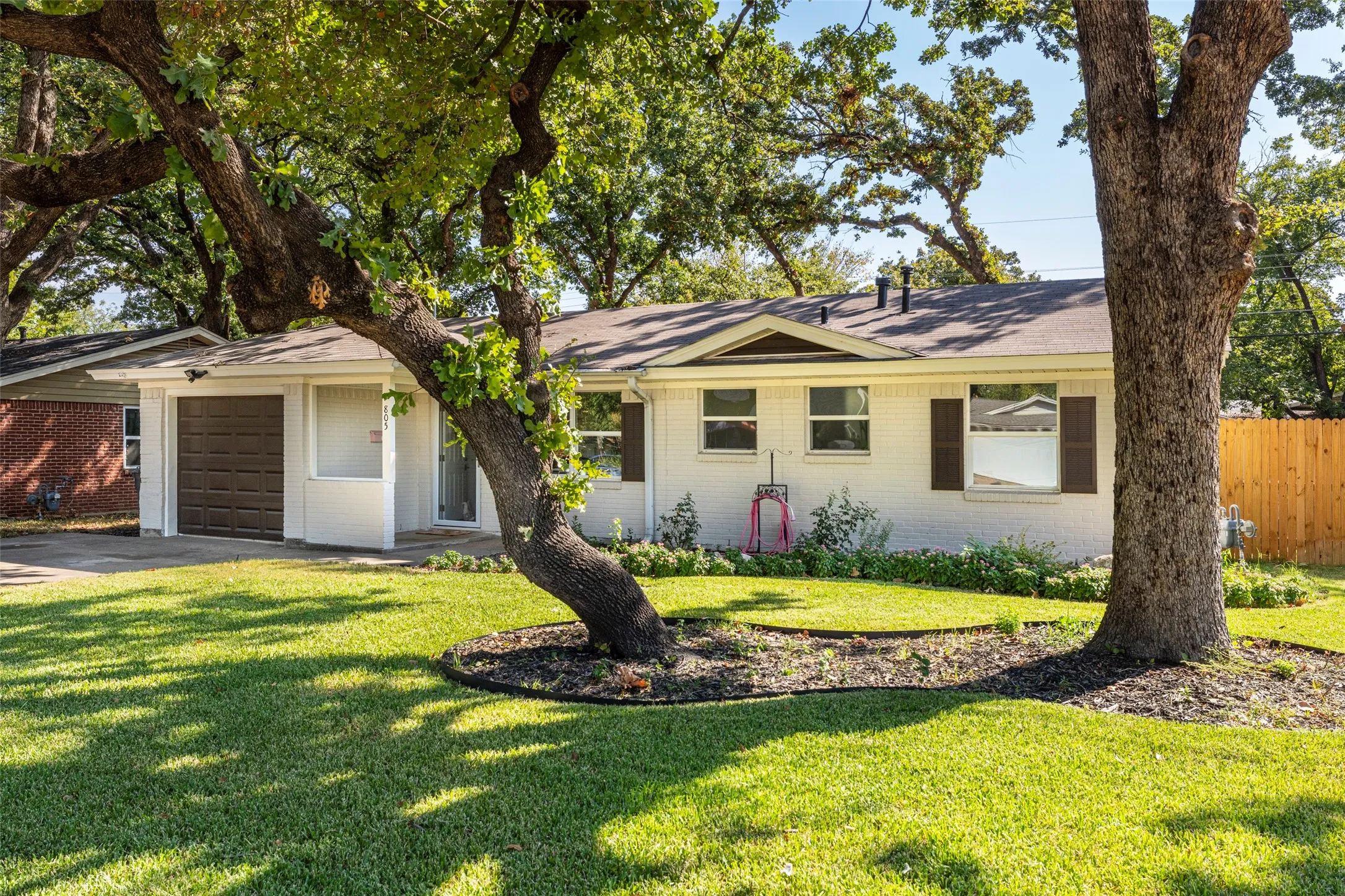 Single Family Residence For Sale in Tarrant County , 805 Clover Park Drive, Arlington, Texas 76013, 3 Bedroom, 2 Bathroom, 1 Garage spaces, 946 Sqft, built in 1962, mls#21394081, Real Estate Agent in Arlington, Homes For Sale in Tarrant county, Homes For Sale in Arlington, Realtor in Arlington Texas, Real Estate Brokerage Independent Realty Texas, Luminita Cordes Realtor