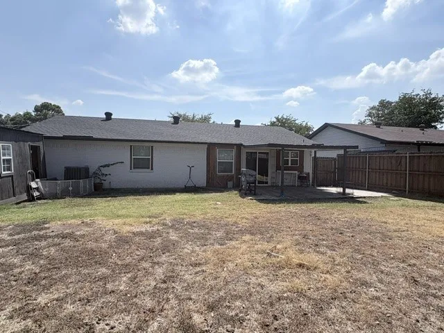 Single Family Residence For Sale in Denton County , 701 Sweetbriar, Lewisville, Texas 75067, 4 Bedroom, 2 Bathroom, Garage spaces, 1,499 Sqft, built in 1970, mls#21394437, Real Estate Agent in Lewisville, Homes For Sale in Denton county, Homes For Sale in Lewisville, Realtor in Lewisville Texas, Real Estate Brokerage Independent Realty Texas, Luminita Cordes Realtor