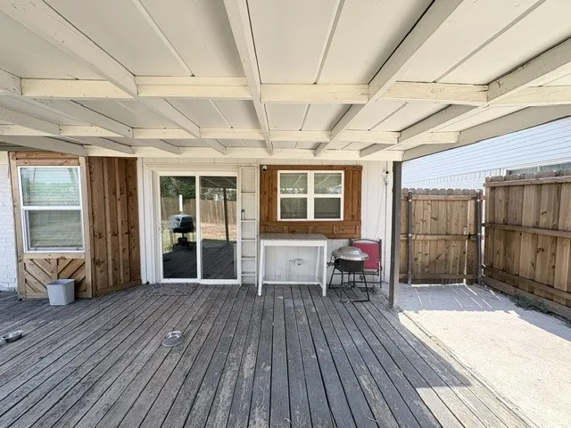 Single Family Residence For Sale in Denton County , 701 Sweetbriar, Lewisville, Texas 75067, 4 Bedroom, 2 Bathroom, Garage spaces, 1,499 Sqft, built in 1970, mls#21394437, Real Estate Agent in Lewisville, Homes For Sale in Denton county, Homes For Sale in Lewisville, Realtor in Lewisville Texas, Real Estate Brokerage Independent Realty Texas, Luminita Cordes Realtor
