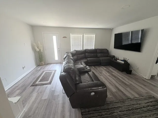 Single Family Residence For Sale in Denton County , 701 Sweetbriar, Lewisville, Texas 75067, 4 Bedroom, 2 Bathroom, Garage spaces, 1,499 Sqft, built in 1970, mls#21394437, Real Estate Agent in Lewisville, Homes For Sale in Denton county, Homes For Sale in Lewisville, Realtor in Lewisville Texas, Real Estate Brokerage Independent Realty Texas, Luminita Cordes Realtor