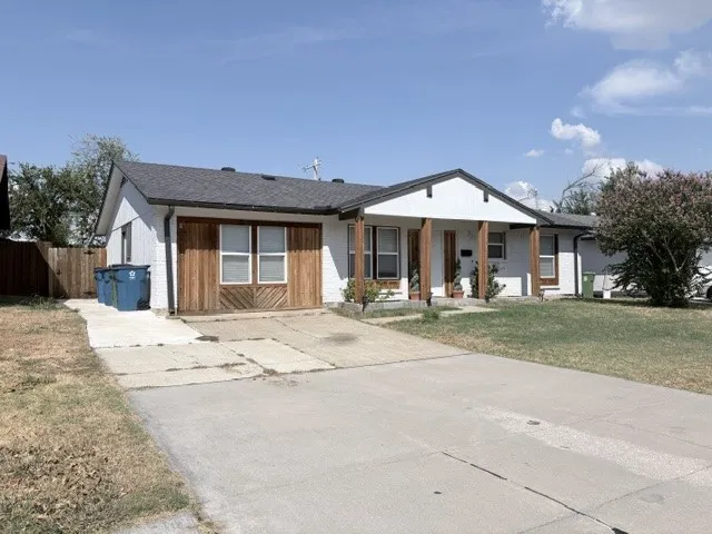 Single Family Residence For Sale in Denton County , 701 Sweetbriar, Lewisville, Texas 75067, 4 Bedroom, 2 Bathroom, Garage spaces, 1,499 Sqft, built in 1970, mls#21394437, Real Estate Agent in Lewisville, Homes For Sale in Denton county, Homes For Sale in Lewisville, Realtor in Lewisville Texas, Real Estate Brokerage Independent Realty Texas, Luminita Cordes Realtor