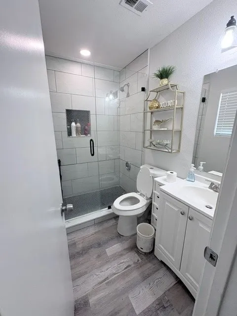 Single Family Residence For Sale in Denton County , 701 Sweetbriar, Lewisville, Texas 75067, 4 Bedroom, 2 Bathroom, Garage spaces, 1,499 Sqft, built in 1970, mls#21394437, Real Estate Agent in Lewisville, Homes For Sale in Denton county, Homes For Sale in Lewisville, Realtor in Lewisville Texas, Real Estate Brokerage Independent Realty Texas, Luminita Cordes Realtor