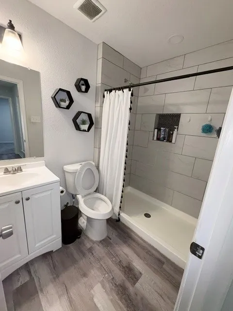 Single Family Residence For Sale in Denton County , 701 Sweetbriar, Lewisville, Texas 75067, 4 Bedroom, 2 Bathroom, Garage spaces, 1,499 Sqft, built in 1970, mls#21394437, Real Estate Agent in Lewisville, Homes For Sale in Denton county, Homes For Sale in Lewisville, Realtor in Lewisville Texas, Real Estate Brokerage Independent Realty Texas, Luminita Cordes Realtor