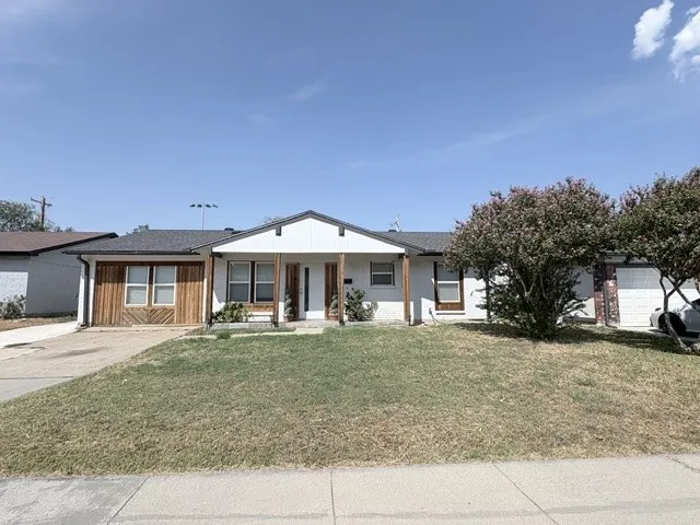 Single Family Residence For Sale in Denton County , 701 Sweetbriar, Lewisville, Texas 75067, 4 Bedroom, 2 Bathroom, Garage spaces, 1,499 Sqft, built in 1970, mls#21394437, Real Estate Agent in Lewisville, Homes For Sale in Denton county, Homes For Sale in Lewisville, Realtor in Lewisville Texas, Real Estate Brokerage Independent Realty Texas, Luminita Cordes Realtor