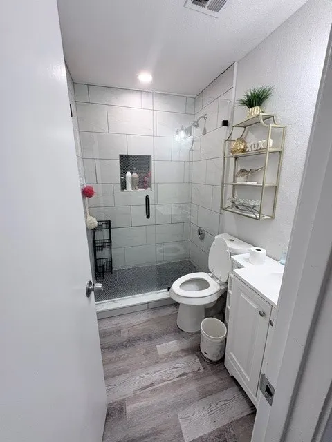 Single Family Residence For Sale in Denton County , 701 Sweetbriar, Lewisville, Texas 75067, 4 Bedroom, 2 Bathroom, Garage spaces, 1,499 Sqft, built in 1970, mls#21394437, Real Estate Agent in Lewisville, Homes For Sale in Denton county, Homes For Sale in Lewisville, Realtor in Lewisville Texas, Real Estate Brokerage Independent Realty Texas, Luminita Cordes Realtor
