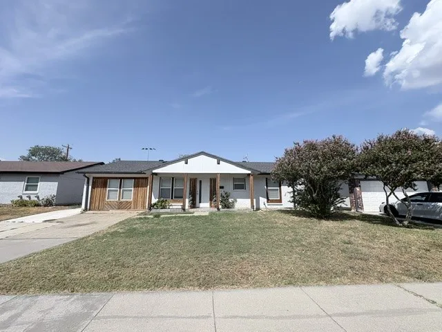 Single Family Residence For Sale in Denton County , 701 Sweetbriar, Lewisville, Texas 75067, 4 Bedroom, 2 Bathroom, Garage spaces, 1,499 Sqft, built in 1970, mls#21394437, Real Estate Agent in Lewisville, Homes For Sale in Denton county, Homes For Sale in Lewisville, Realtor in Lewisville Texas, Real Estate Brokerage Independent Realty Texas, Luminita Cordes Realtor