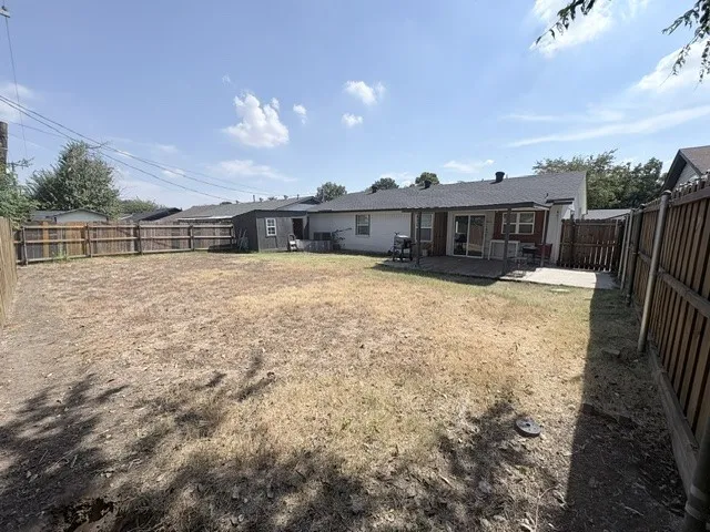 Single Family Residence For Sale in Denton County , 701 Sweetbriar, Lewisville, Texas 75067, 4 Bedroom, 2 Bathroom, Garage spaces, 1,499 Sqft, built in 1970, mls#21394437, Real Estate Agent in Lewisville, Homes For Sale in Denton county, Homes For Sale in Lewisville, Realtor in Lewisville Texas, Real Estate Brokerage Independent Realty Texas, Luminita Cordes Realtor