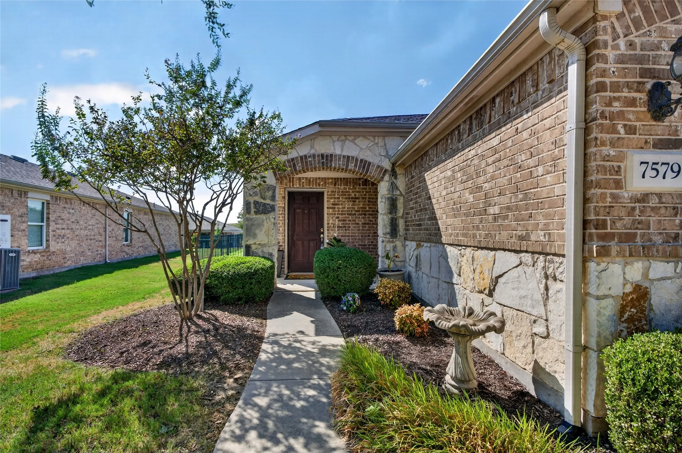Single Family Residence For Sale in Denton County , 7579 Kite Lane, Frisco, Texas 75036, 2 Bedroom, 2 Bathroom, 2 Garage spaces, 1,156 Sqft, built in 2012, mls#21386196, Real Estate Agent in Frisco, Homes For Sale in Denton county, Homes For Sale in Frisco, Realtor in Frisco Texas, Real Estate Brokerage Independent Realty Texas, Luminita Cordes Realtor