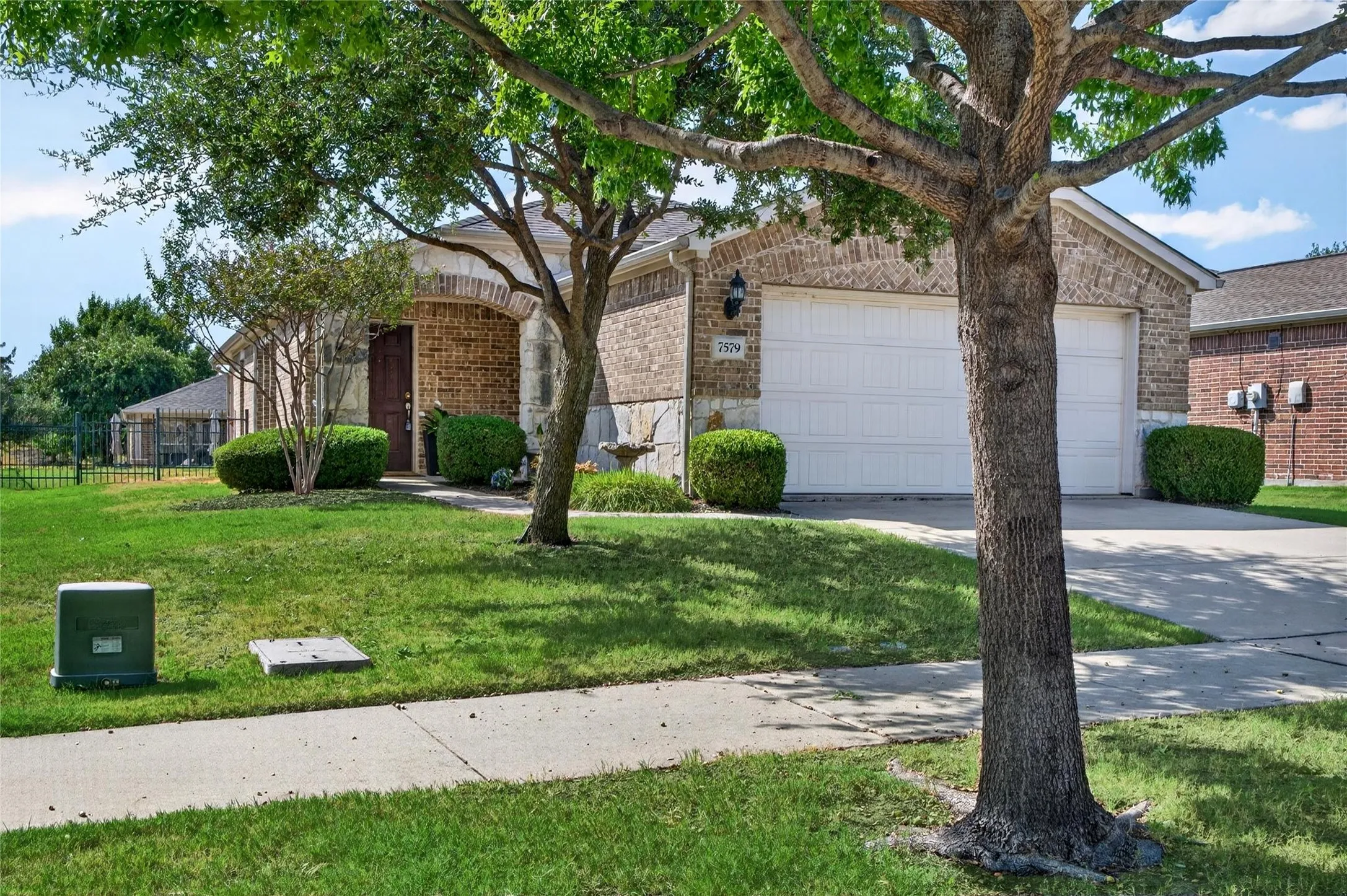 Single Family Residence For Sale in Denton County , 7579 Kite Lane, Frisco, Texas 75036, 2 Bedroom, 2 Bathroom, 2 Garage spaces, 1,156 Sqft, built in 2012, mls#21386196, Real Estate Agent in Frisco, Homes For Sale in Denton county, Homes For Sale in Frisco, Realtor in Frisco Texas, Real Estate Brokerage Independent Realty Texas, Luminita Cordes Realtor
