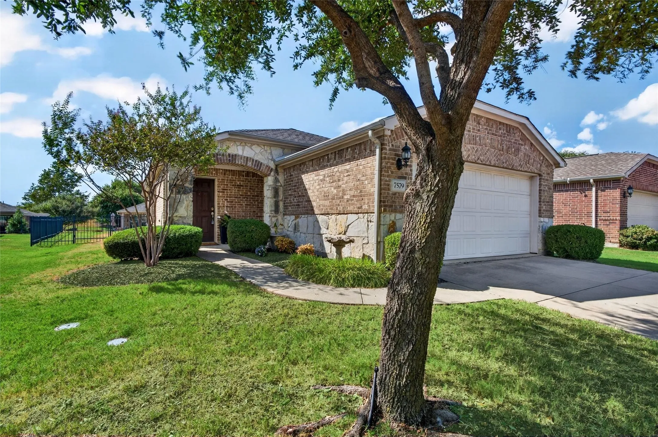Single Family Residence For Sale in Denton County , 7579 Kite Lane, Frisco, Texas 75036, 2 Bedroom, 2 Bathroom, 2 Garage spaces, 1,156 Sqft, built in 2012, mls#21386196, Real Estate Agent in Frisco, Homes For Sale in Denton county, Homes For Sale in Frisco, Realtor in Frisco Texas, Real Estate Brokerage Independent Realty Texas, Luminita Cordes Realtor