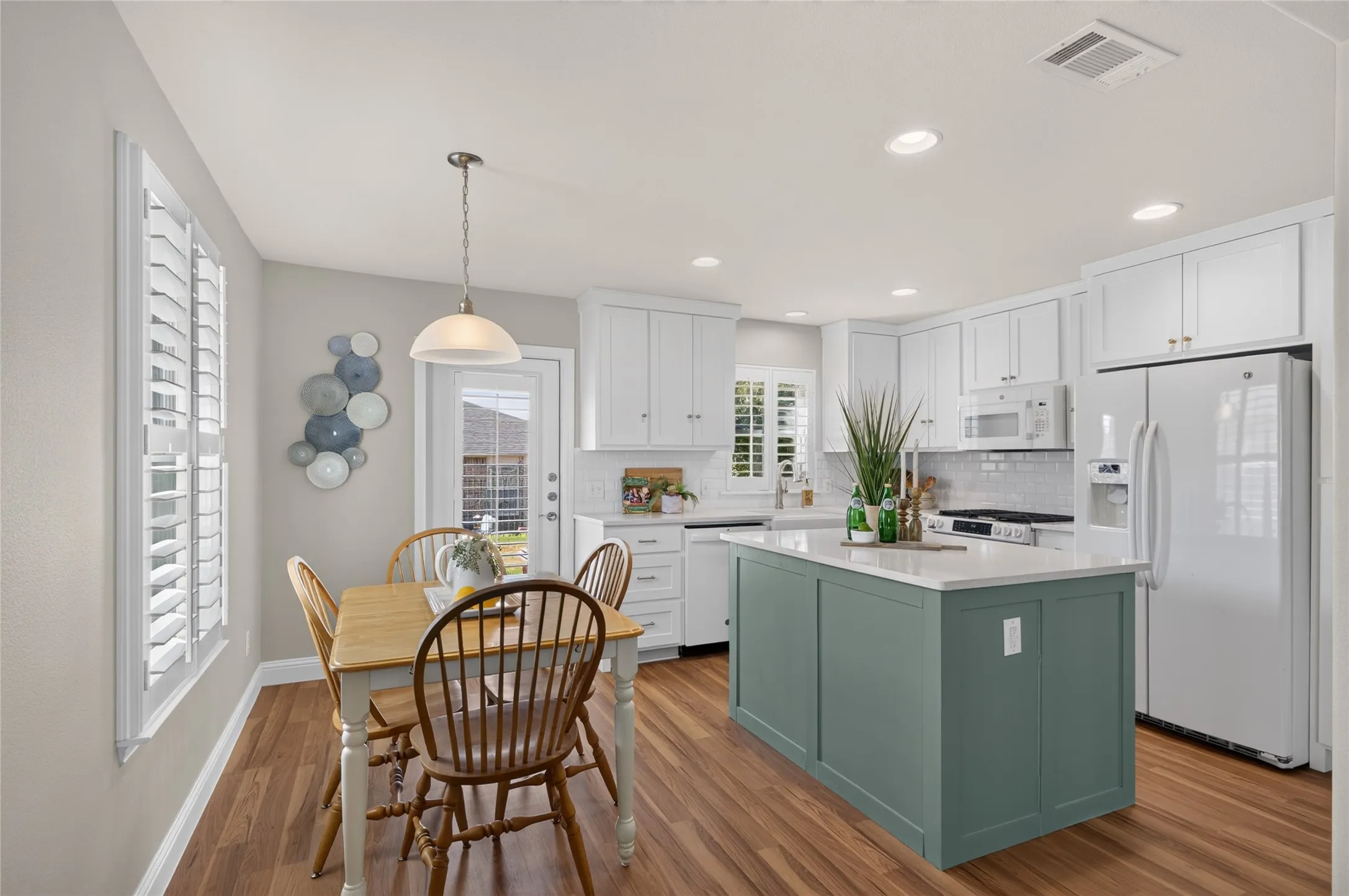 Single Family Residence For Sale in Denton County , 7579 Kite Lane, Frisco, Texas 75036, 2 Bedroom, 2 Bathroom, 2 Garage spaces, 1,156 Sqft, built in 2012, mls#21386196, Real Estate Agent in Frisco, Homes For Sale in Denton county, Homes For Sale in Frisco, Realtor in Frisco Texas, Real Estate Brokerage Independent Realty Texas, Luminita Cordes Realtor